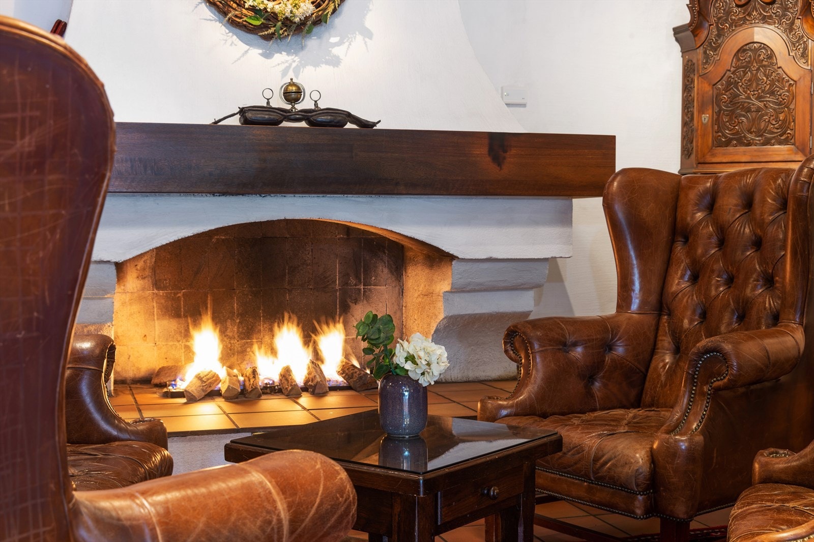 Koselig peis i lobbyen - foto: Dr. Holms Galleribilde