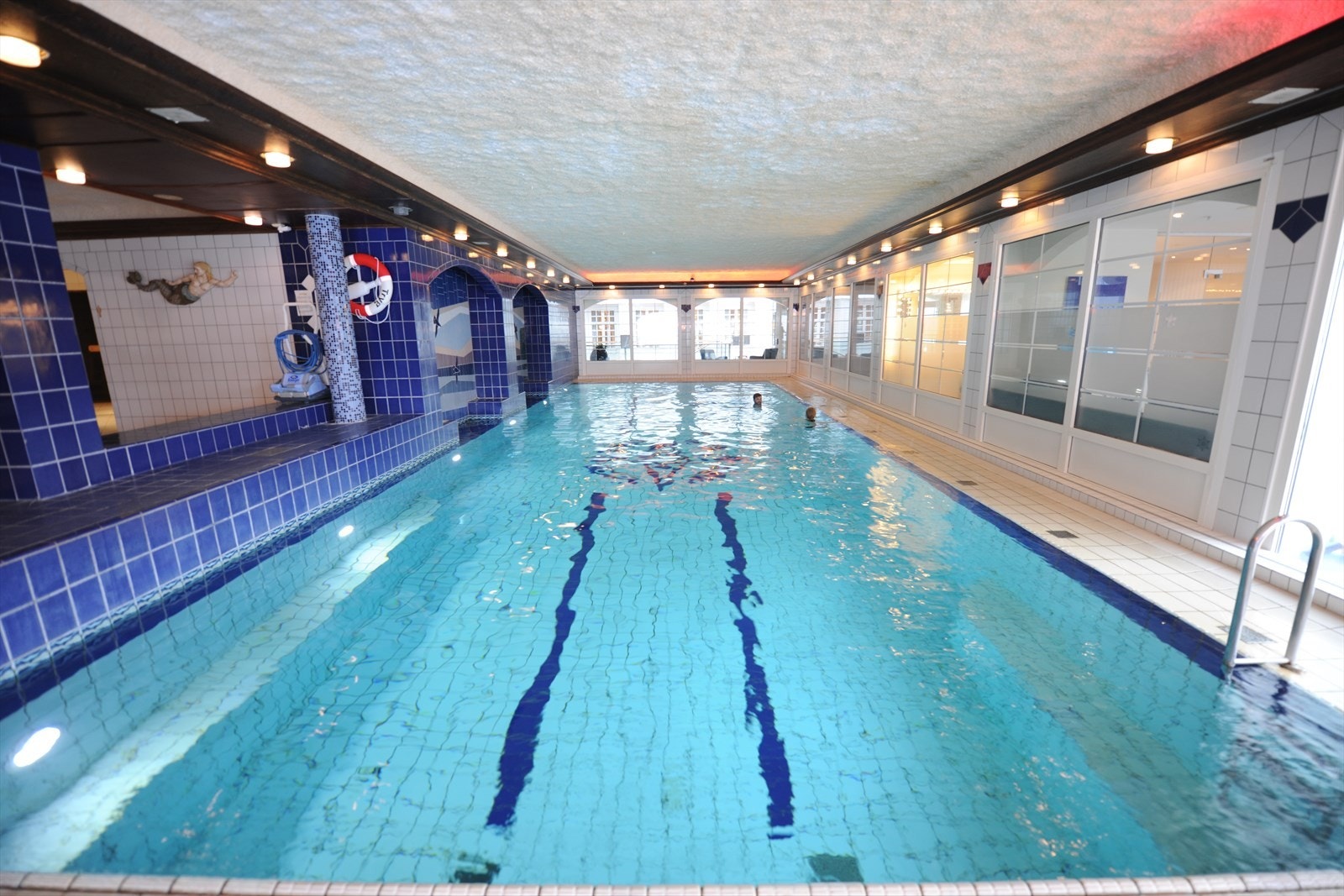 Som leilighetseier har du fri tilgang til hotellets svømmebasseng. Start dagen med en svømmetur og en god dusj og badstue Galleribilde