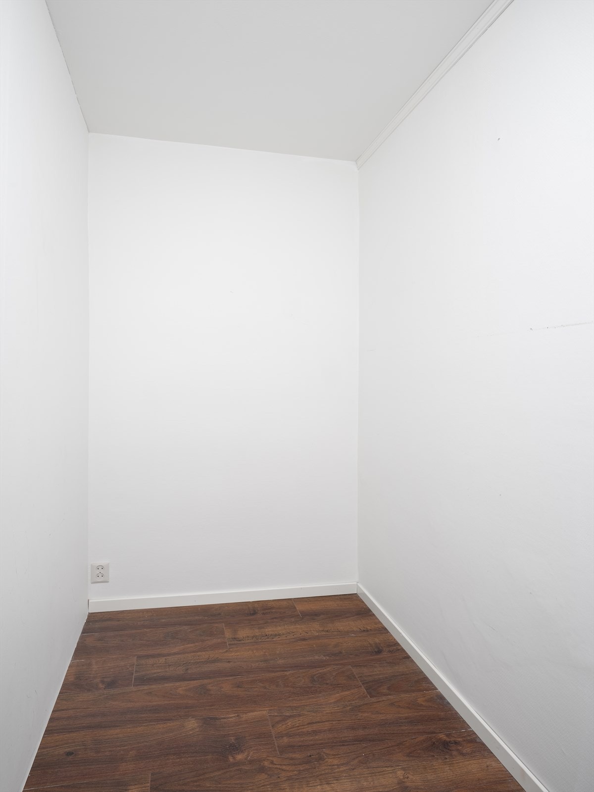 Dette kan gjøres om til et soverom til med godkjent nytt vindu, eventuelt til walk-in garderobe, hytte-kontor, etc. Galleribilde