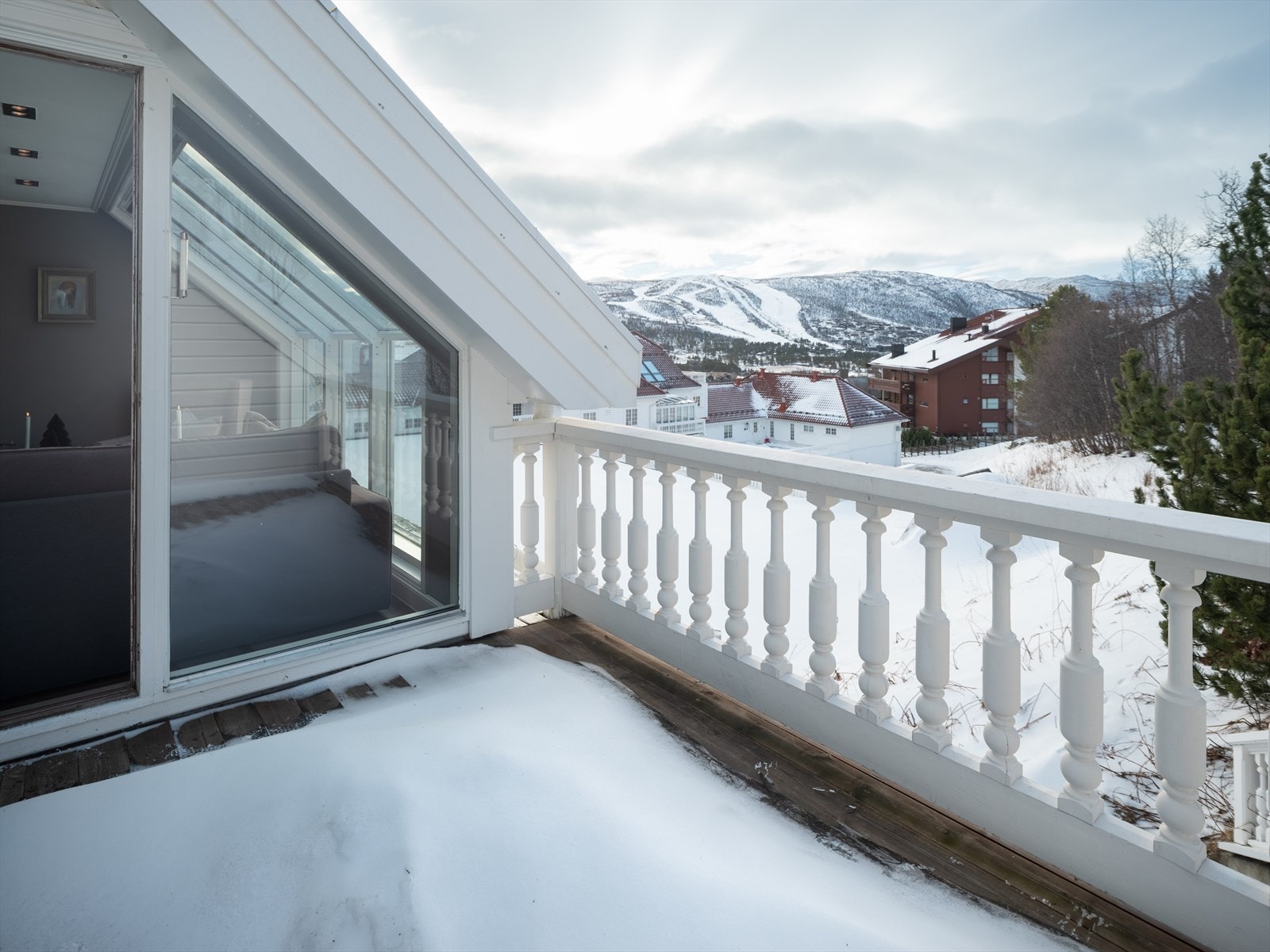 Nydelig utsikt mot Vestlia og svært gode solforhold Galleribilde