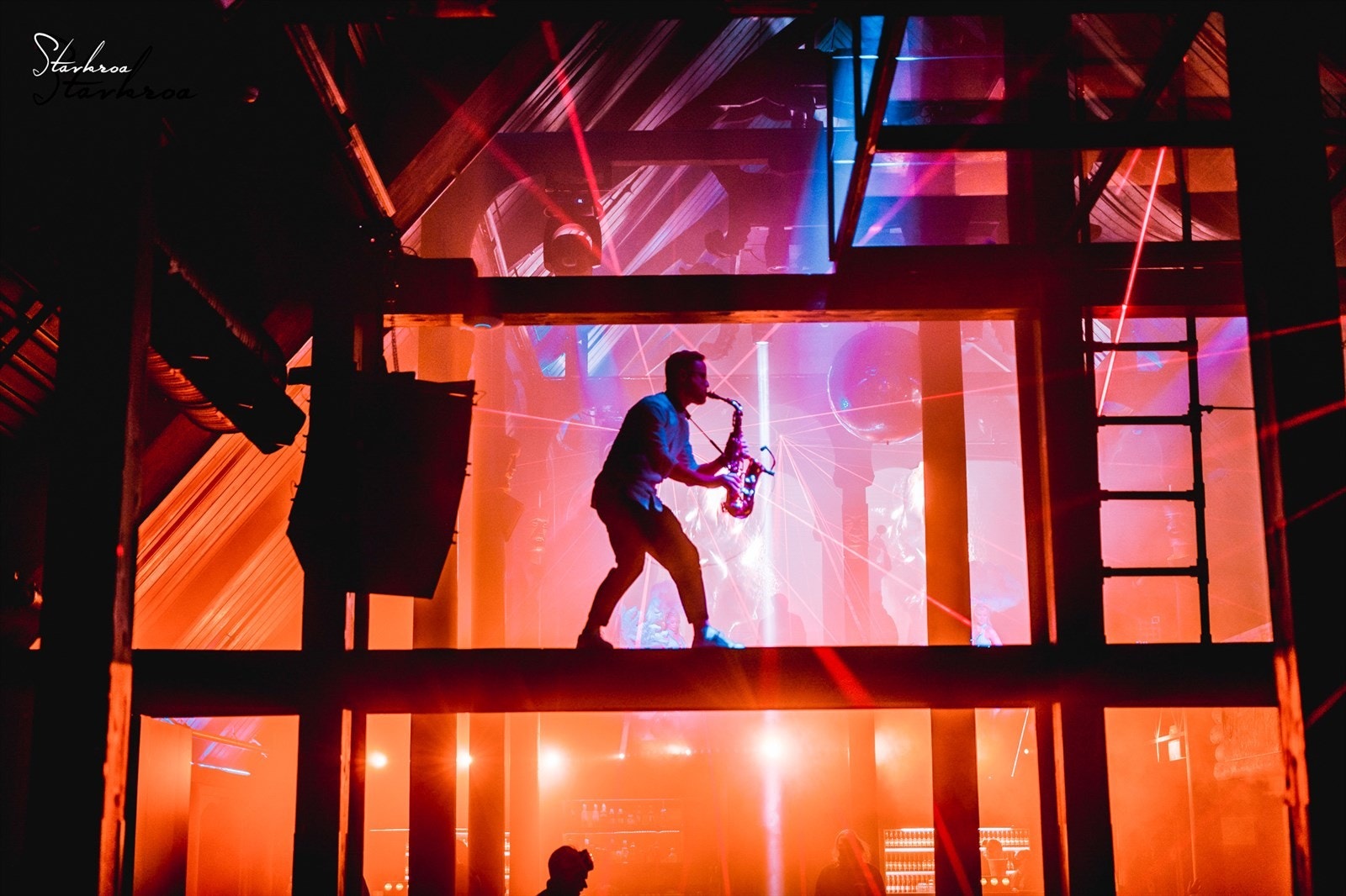 I gangavstand fra Fjellandsbyen finner du Norges råeste afterski, Stavkroa. Galleribilde