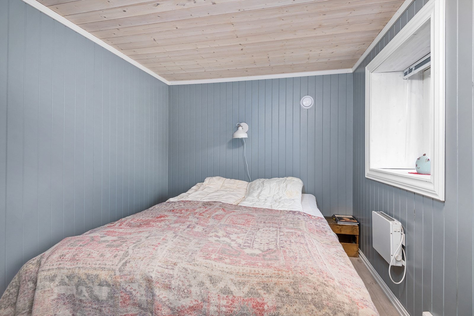 Hovedsoverommet i hovedhytta med plass til dobbeltseng. Galleribilde