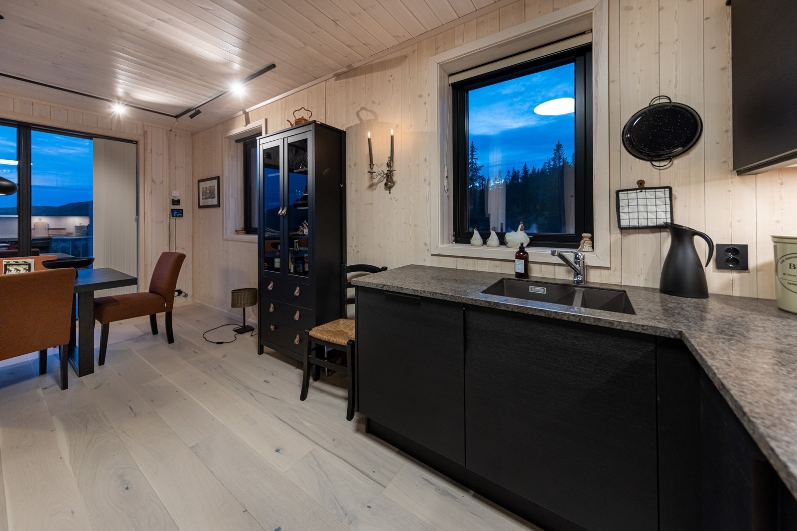 Kjøkken fra anerkjente Sigdal med integrerte hvitevarer Galleribilde