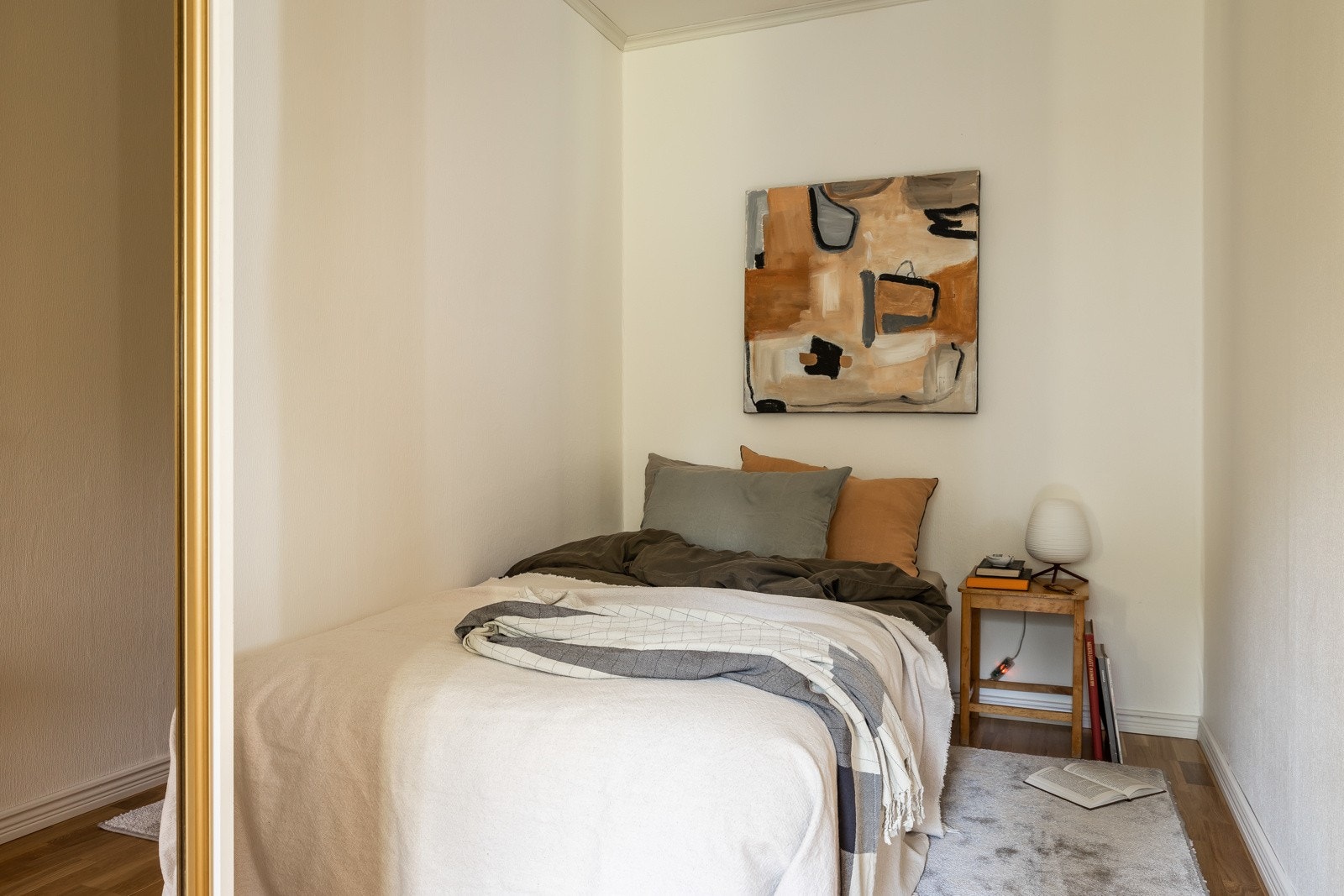 Soverommet har lysmalte flater. Galleribilde