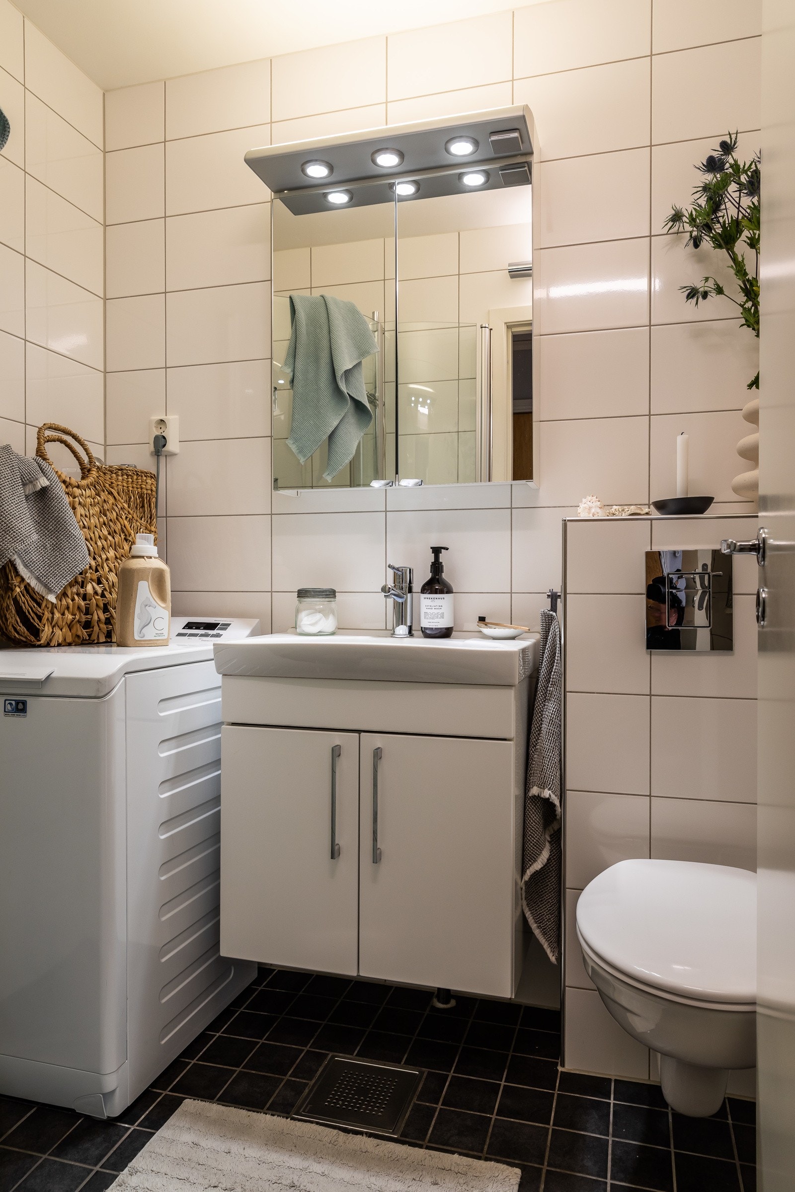 Pent flislagt bad med varmekabler oppusset i 2013. Galleribilde