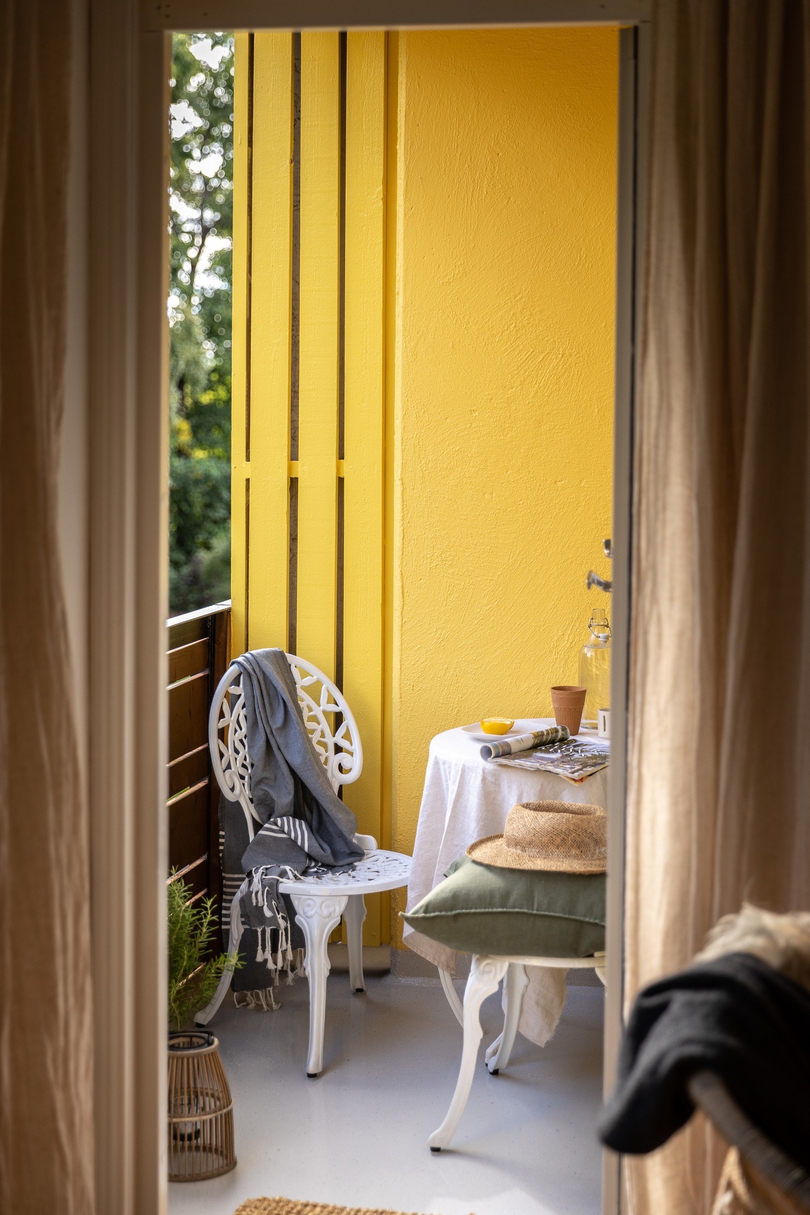 Fra stuen er det utgang til balkong. Galleribilde