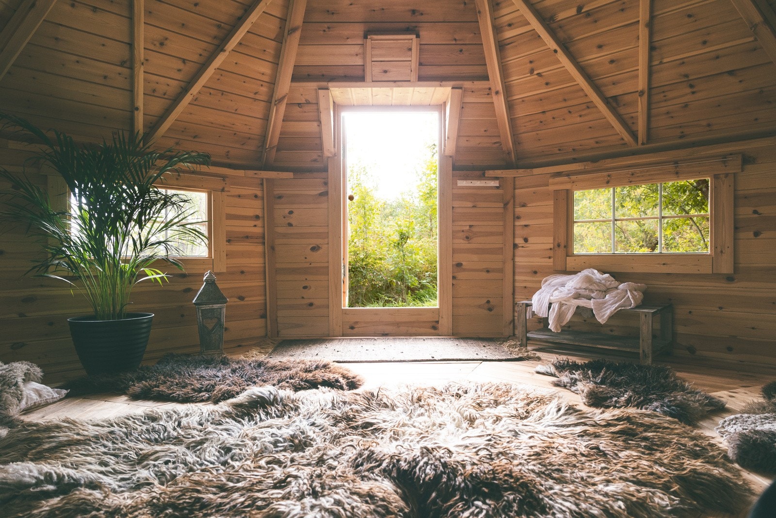 Sjarmerende grillhytte fra 2019 med grønt og fint utsyn. Galleribilde