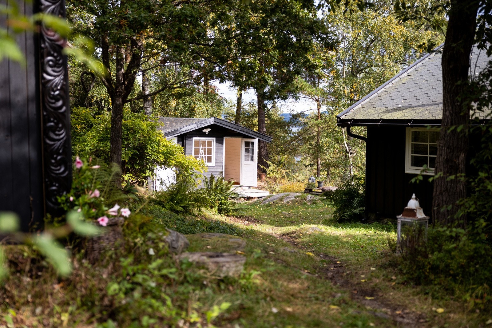 Skjermet fritidseiendom, beliggende i rolige, idylliske og naturskjønne omgivelser. Galleribilde