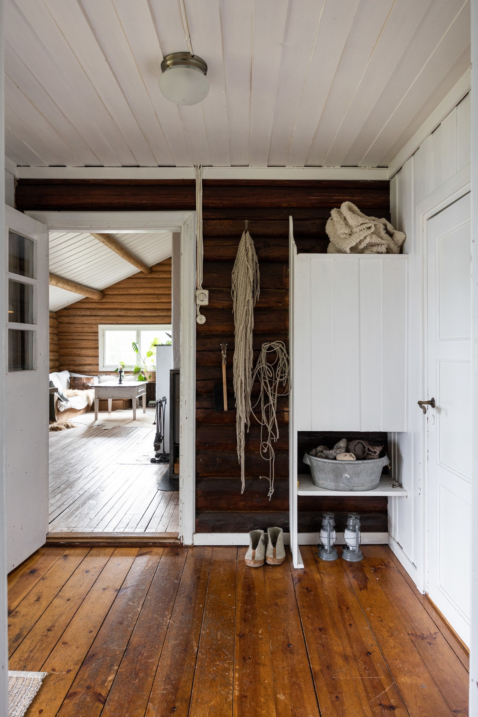 Gang med inngang til stue/kjøkken, bod og soverom. Galleribilde