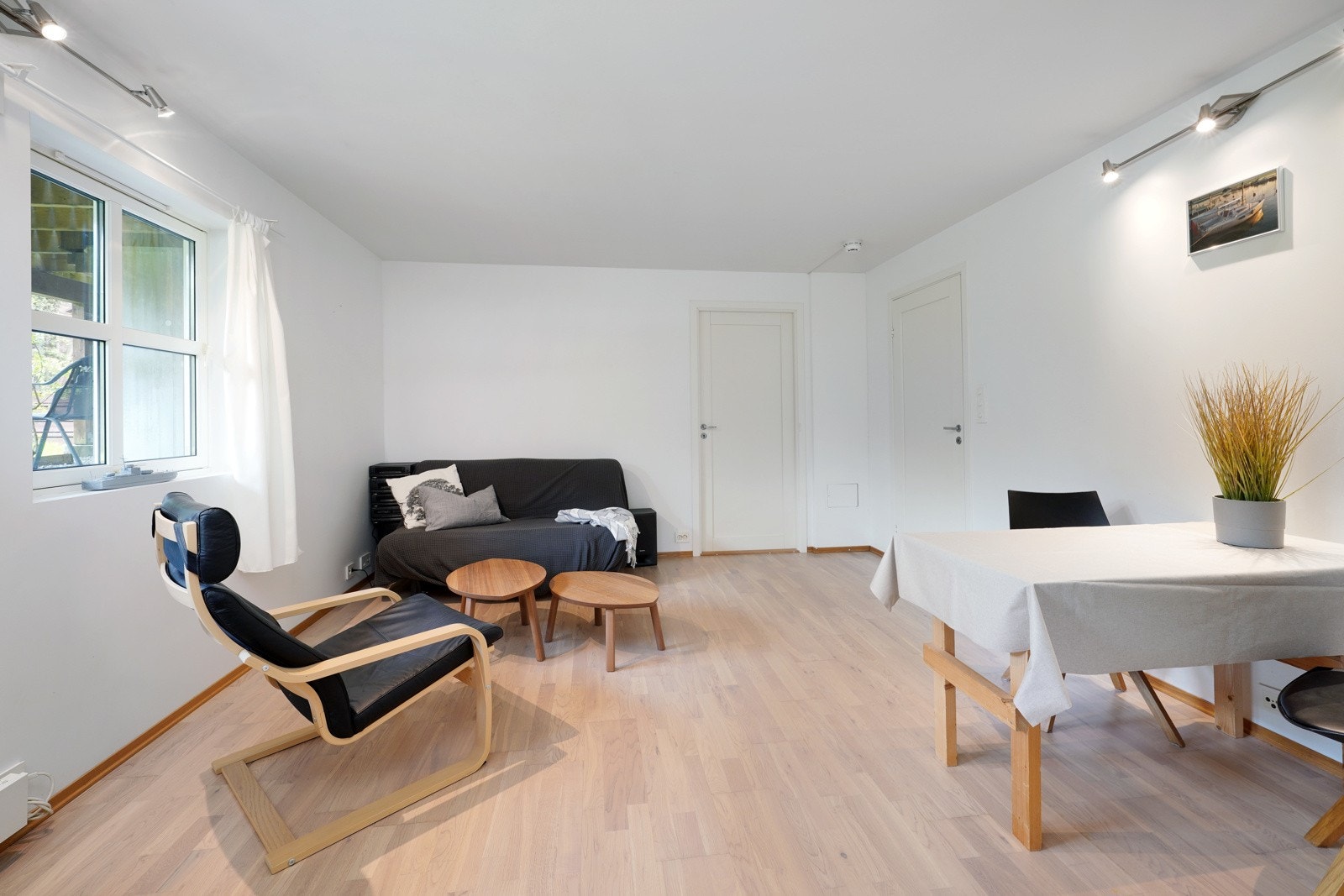Kjøkken og stue i del som er leiet ut Galleribilde
