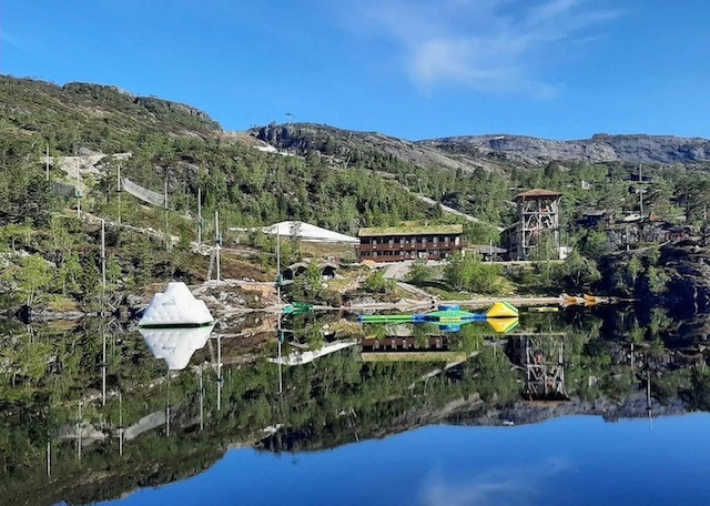 Sommerpark med masse ulike aktiviteter Galleribilde