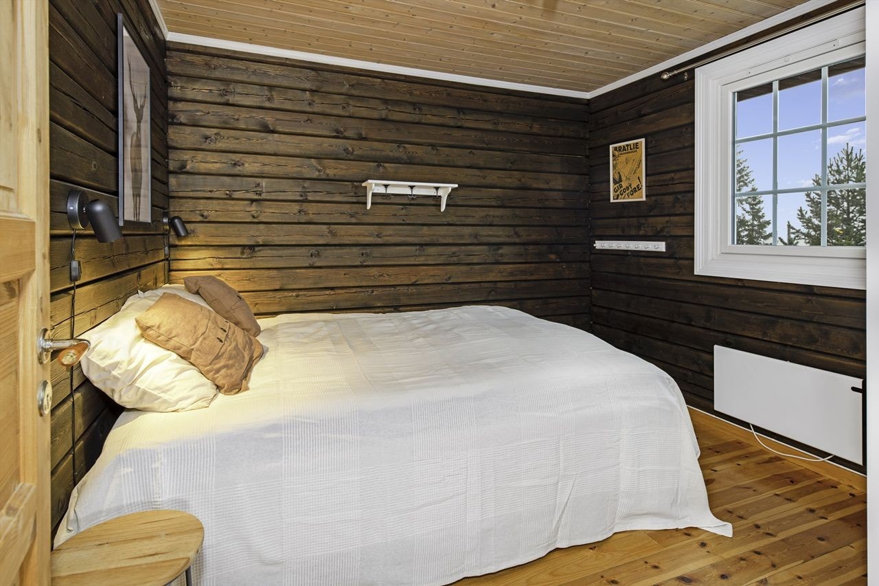 Soverom 2 har også dobbeltseng og garderobeskap Galleribilde