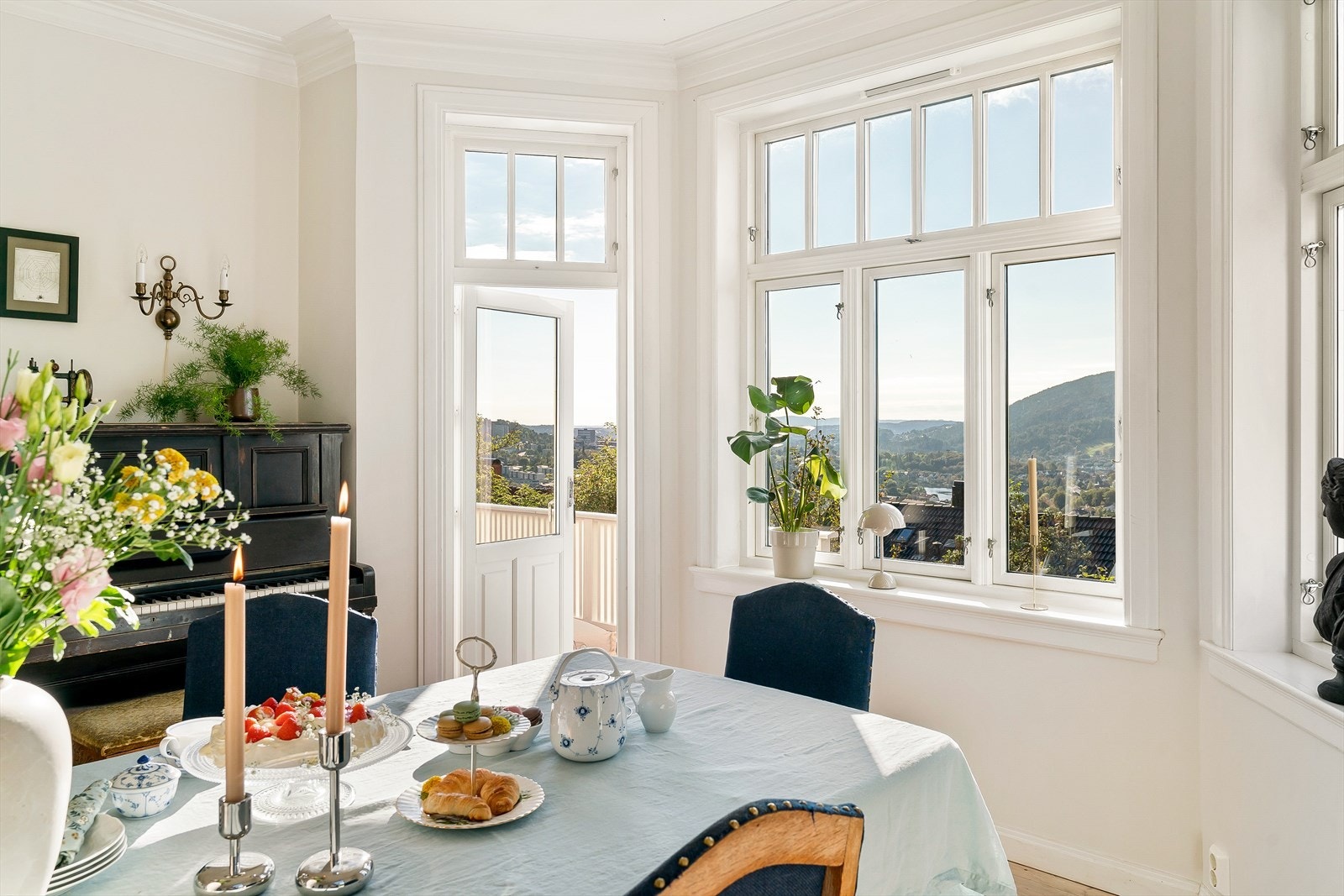Dagens eier overtok huset i 1999. De pusset opp med varsom hånd og man har ivaretatt flotte detaljer. Galleribilde