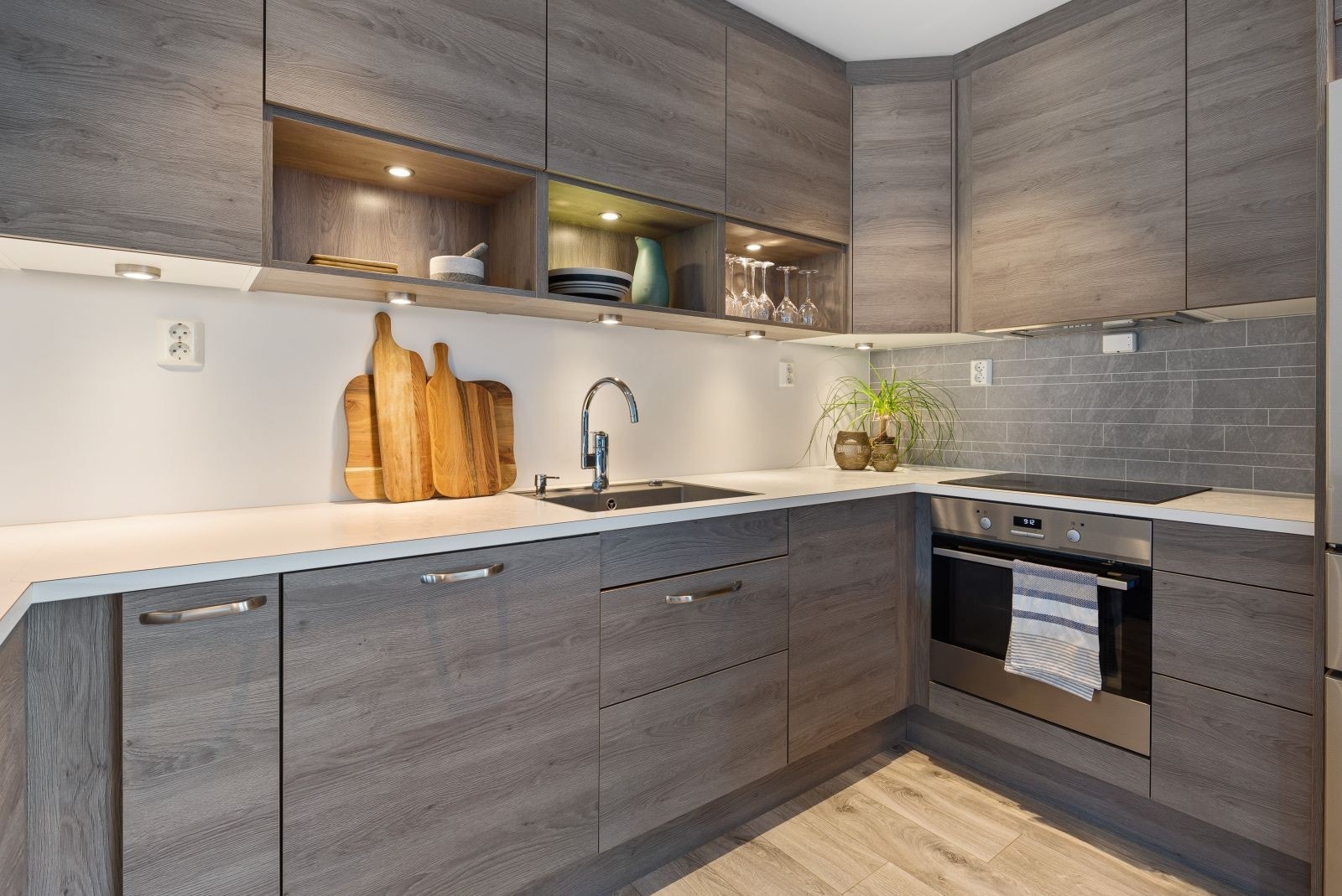 Lekkert kjøkken med flotte detaljer. Galleribilde