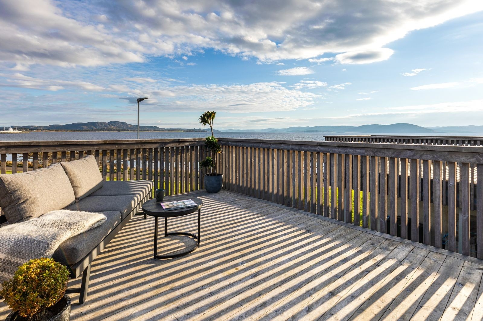 Fra stuen har man utgang til en terrasse på ca. 27 kvm. Galleribilde