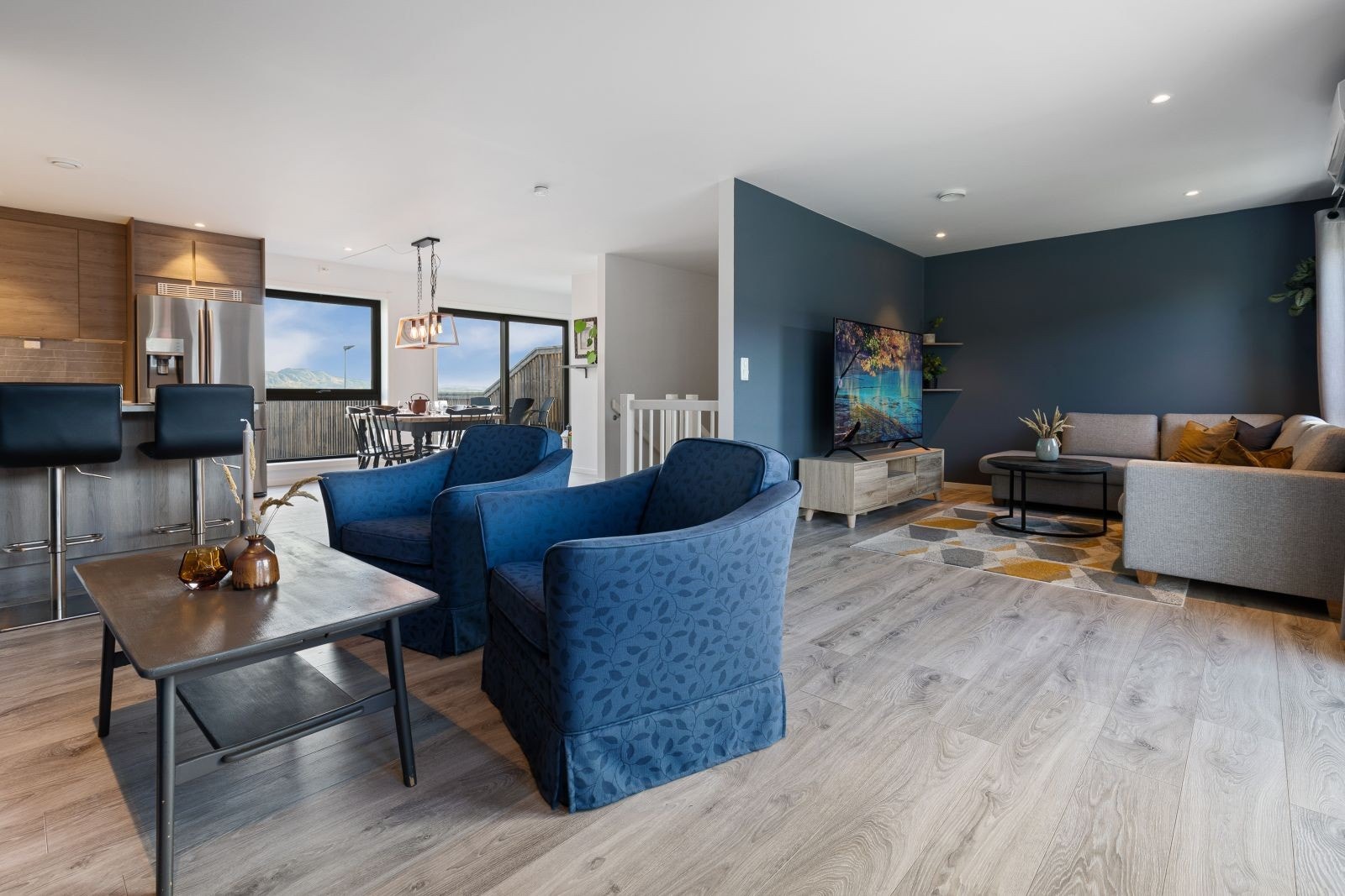 Stuen er delvis avdelt og gir dermed flere møbleringsløsnigner. Galleribilde