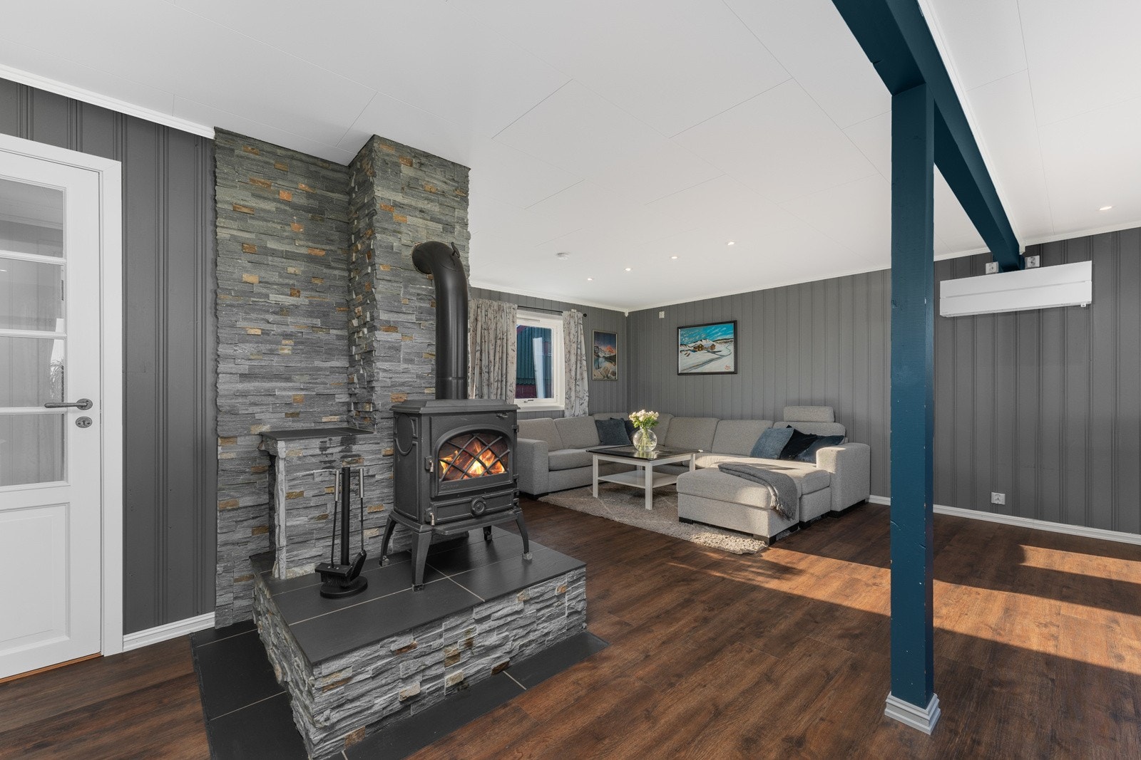 Fra gangen kommer man inn til stua Galleribilde