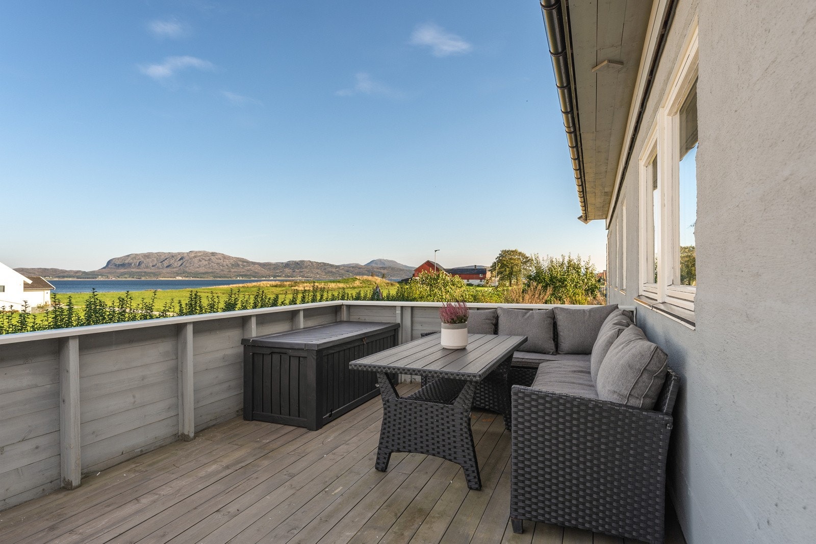 Veranda på fremsiden av boligen Galleribilde