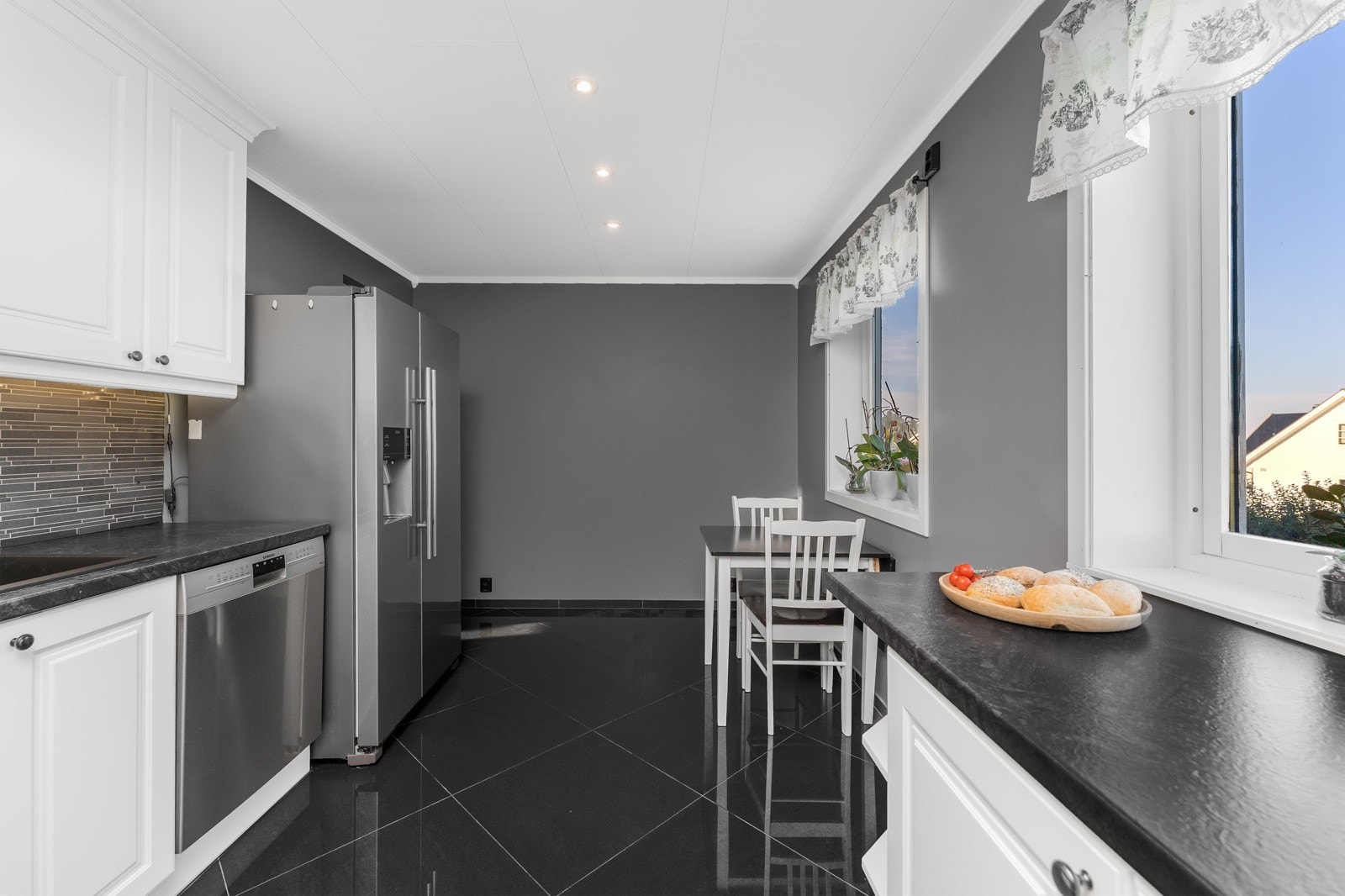 Kjøkkenet er fra 2018 Galleribilde