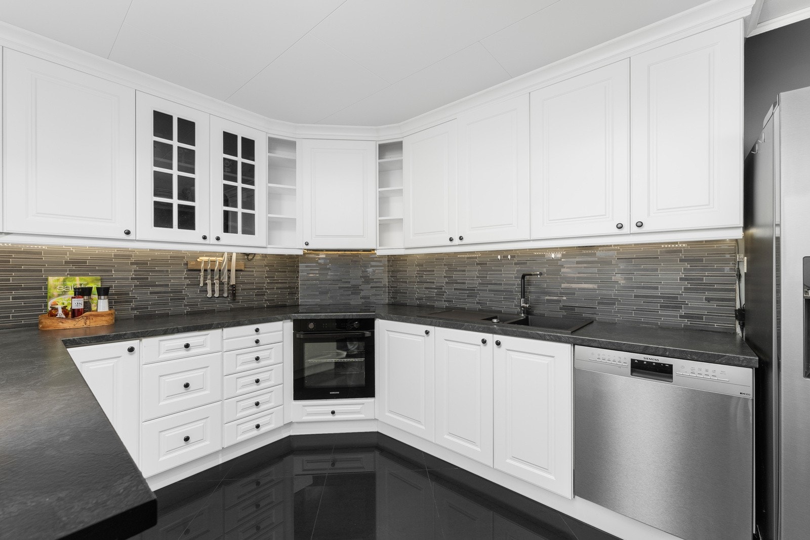 Hvitevarene følger boligen ved salg Galleribilde