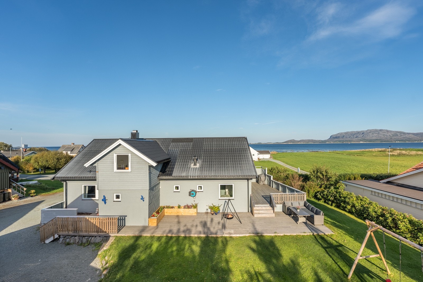 Velkommen til vakre Uthaug og Utstrandveien 23! Galleribilde