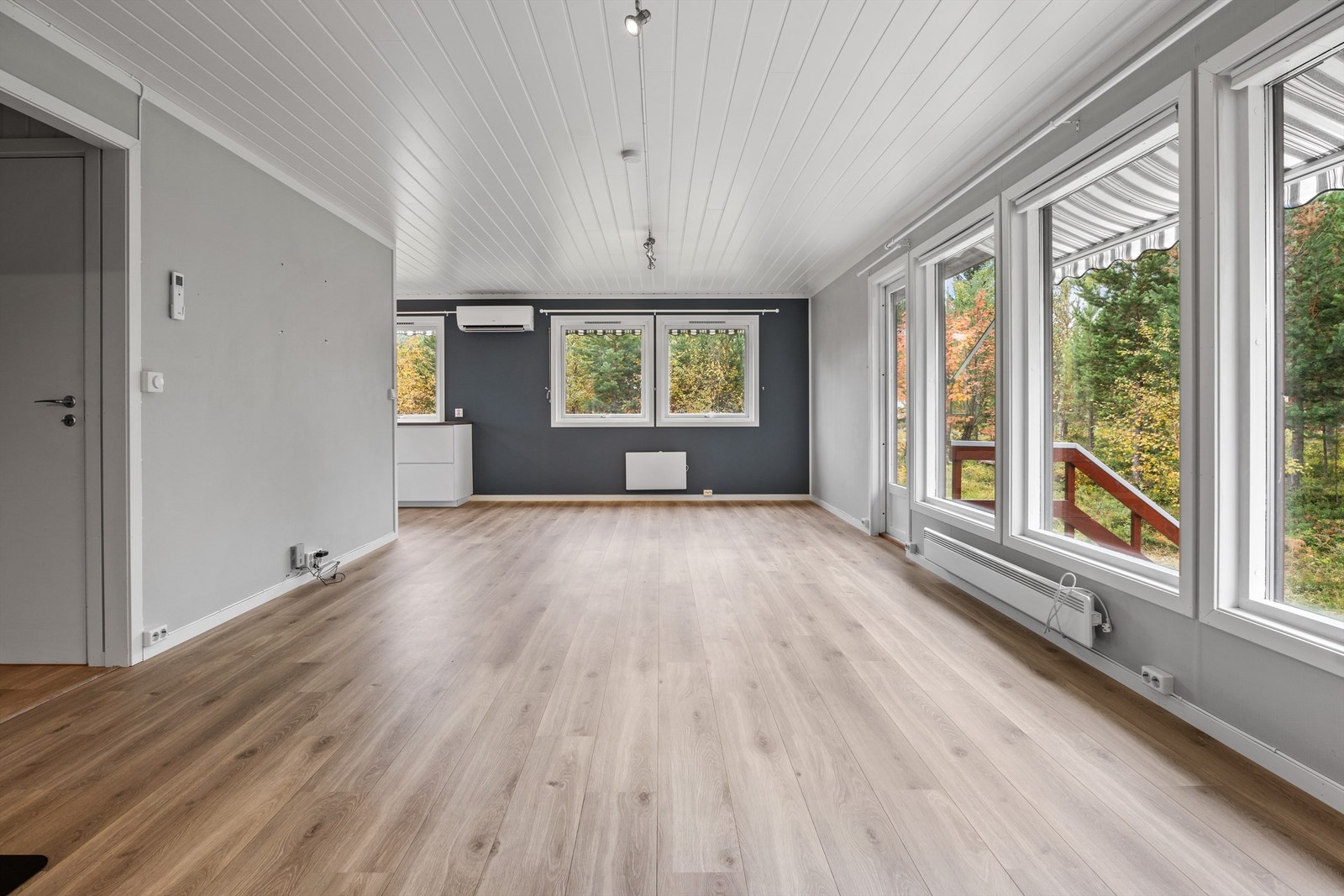 Stue med godt lysinnslipp. Nye overflater 2018. Galleribilde