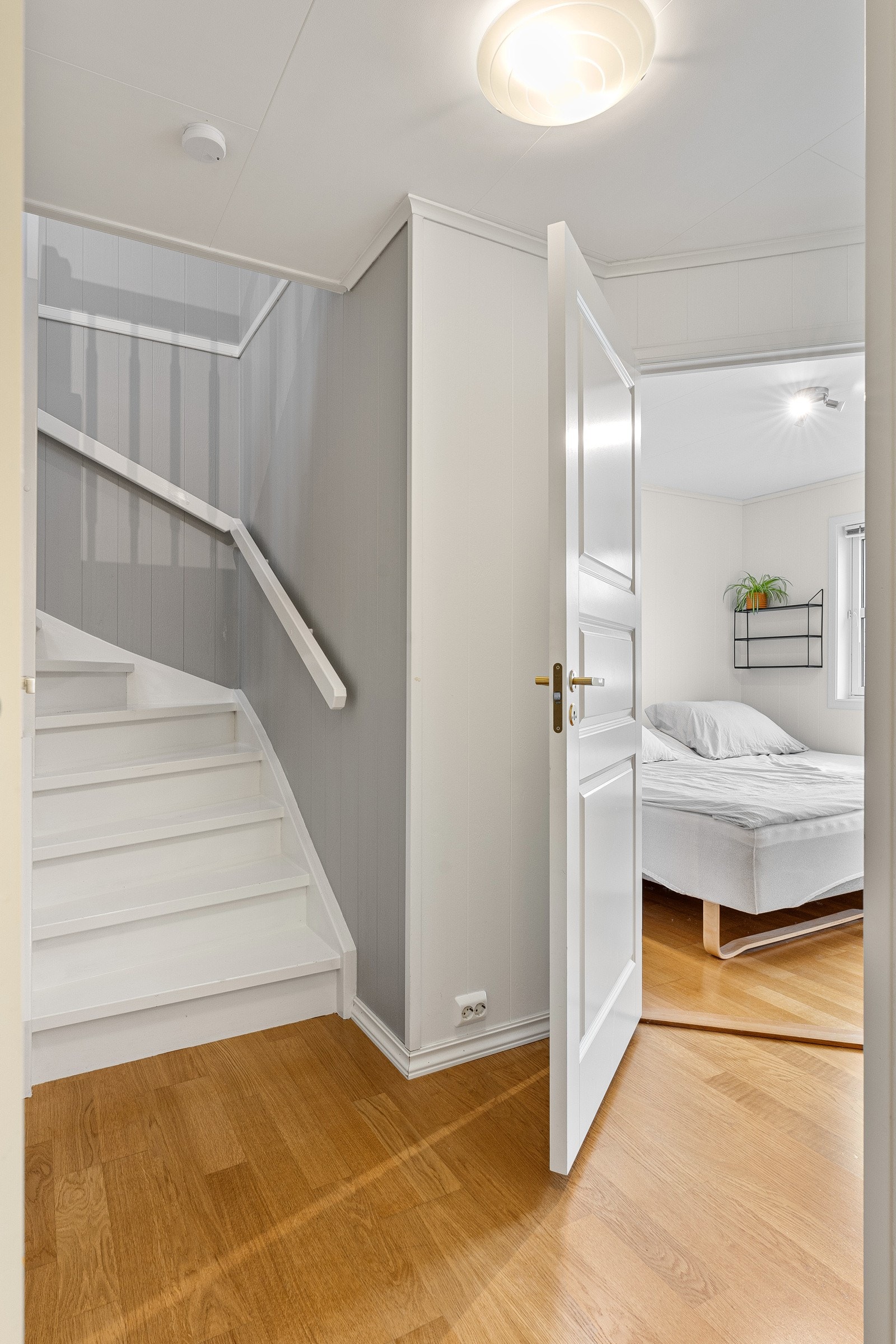 Trapp ned til u.etg. Galleribilde