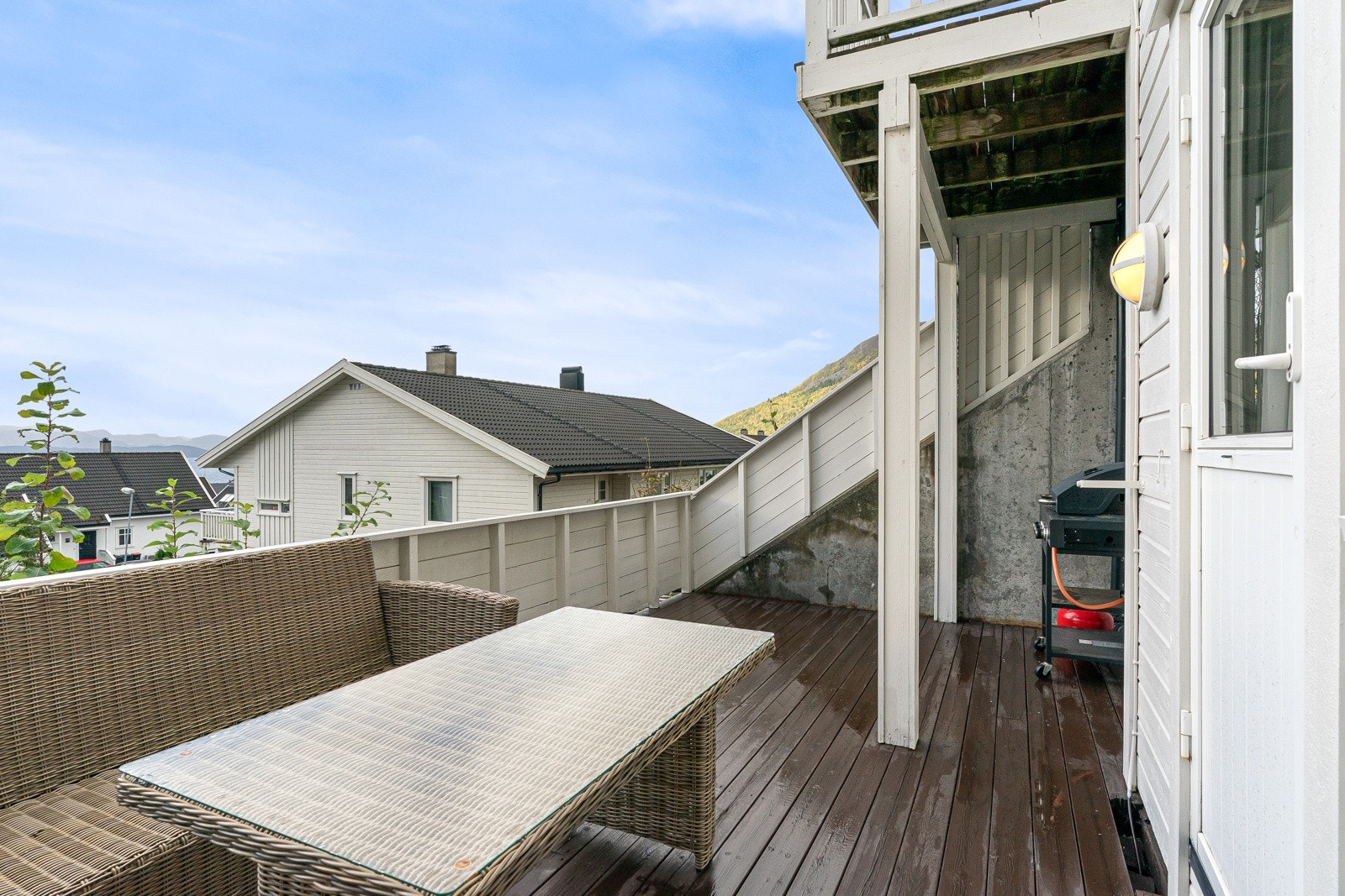 Her har en plass til sittegruppe og grill. Galleribilde