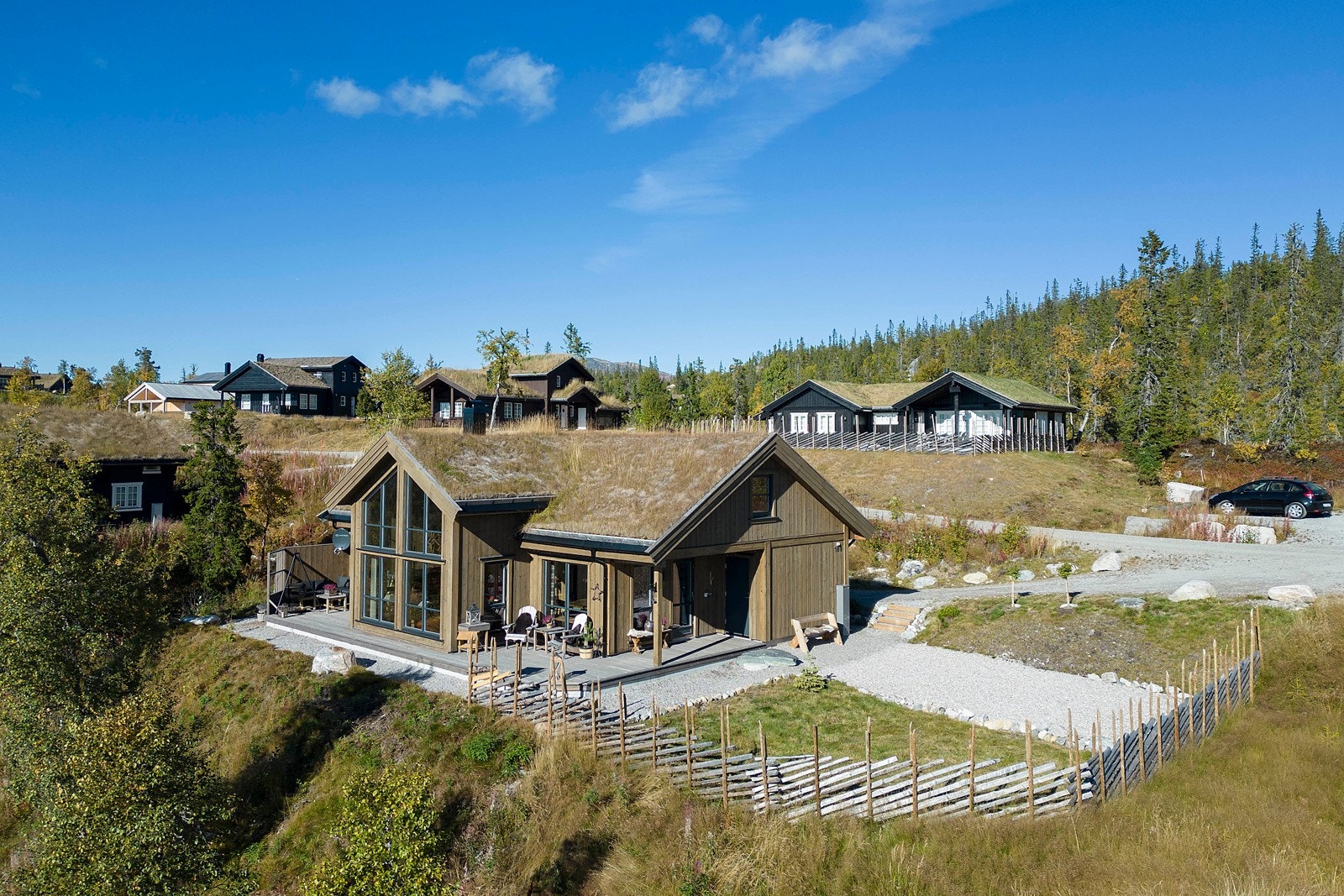 Hytta har en usjenert, nydelig og naturskjønn beliggenhet i Eggedal i Sigdal kommune. Galleribilde