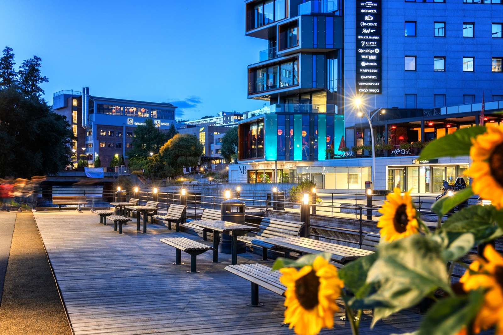 Kort vei til Nydalen har de siste årene vært igjennom en totalforandring fra å være et område med industri til å bli et urbant, levende og meget moderne senter - hvor bærebjelken for utbyggingen av Nydalen alltid har vært Akerselva. Galleribilde