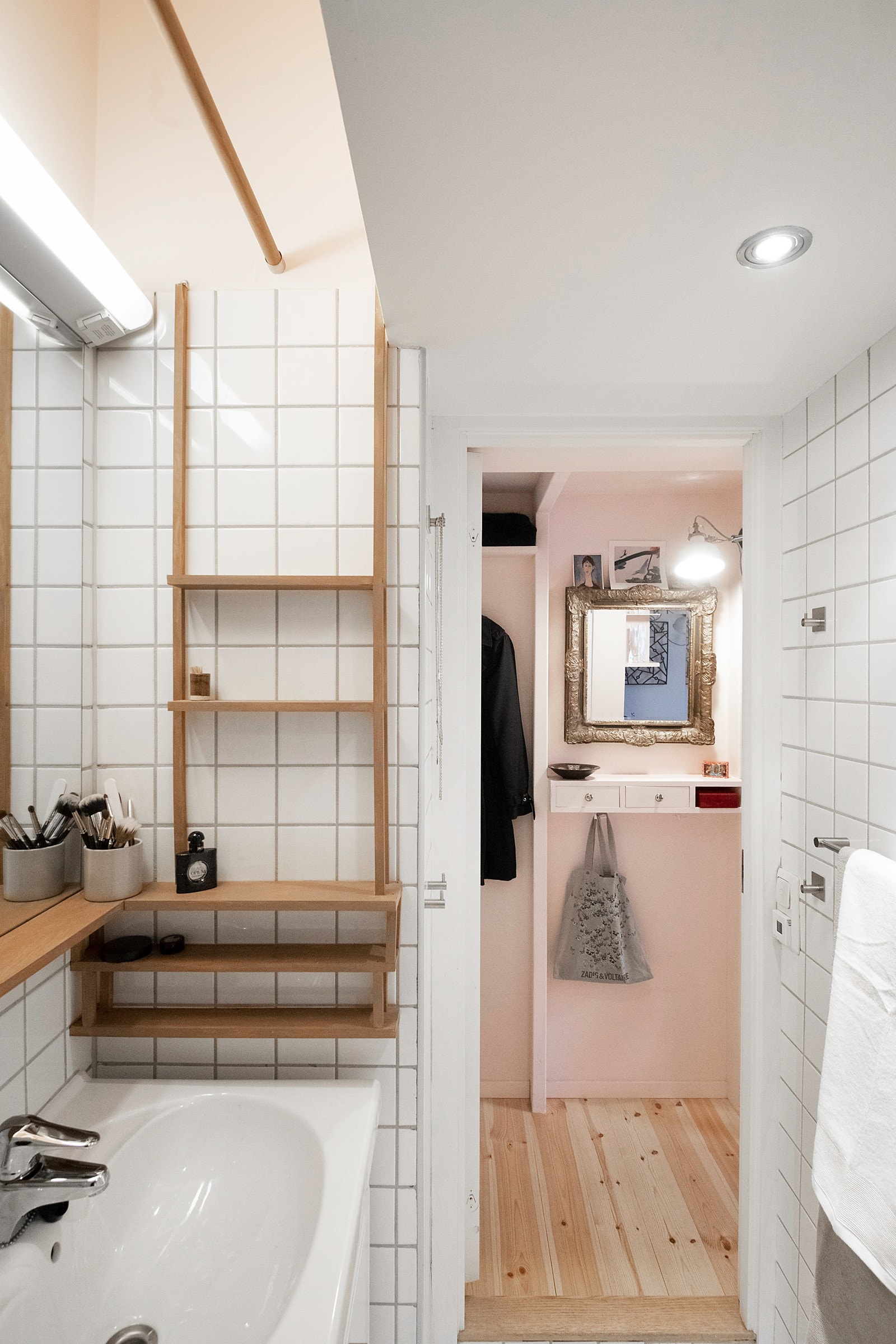 Badet har adgang fra entréen. Galleribilde