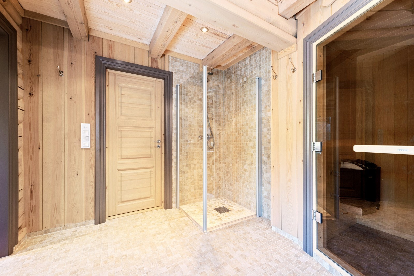 Det er også dusjhjørne på badet Galleribilde