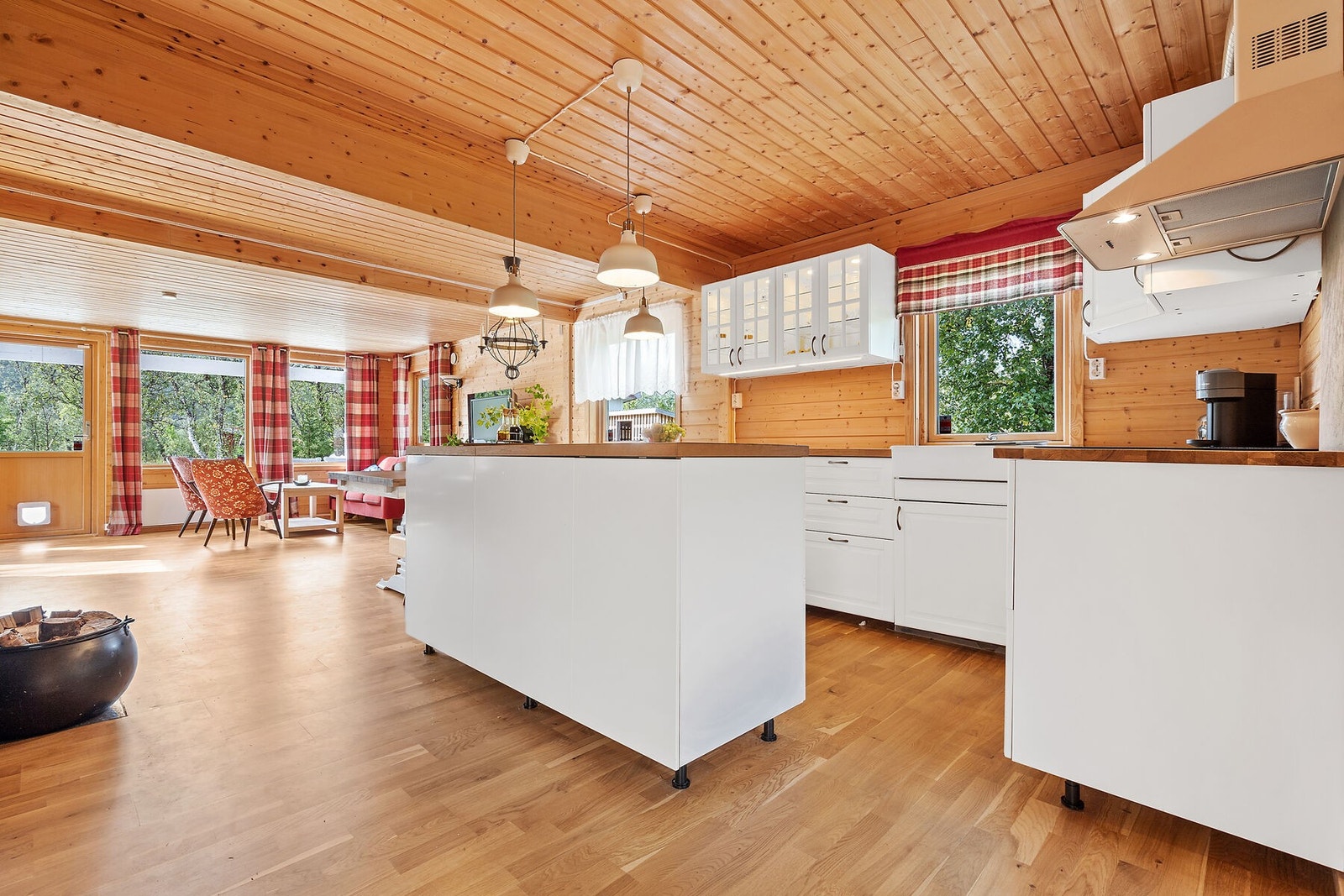 Velholdt og praktisk kjøkken, med innredning fra 2013! Galleribilde