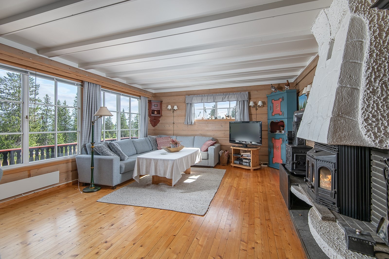 Det er gode vindusflater som gir et lyst og åpent intrykk Galleribilde