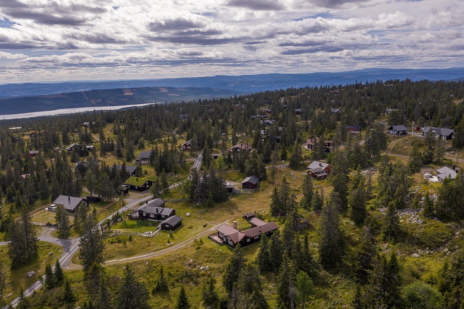 For barna kan det friste med et besøk til eventyrlige Hunderfossen eller Lilleputthammer som byr på en rekke spennende familieaktiviteter Galleribilde