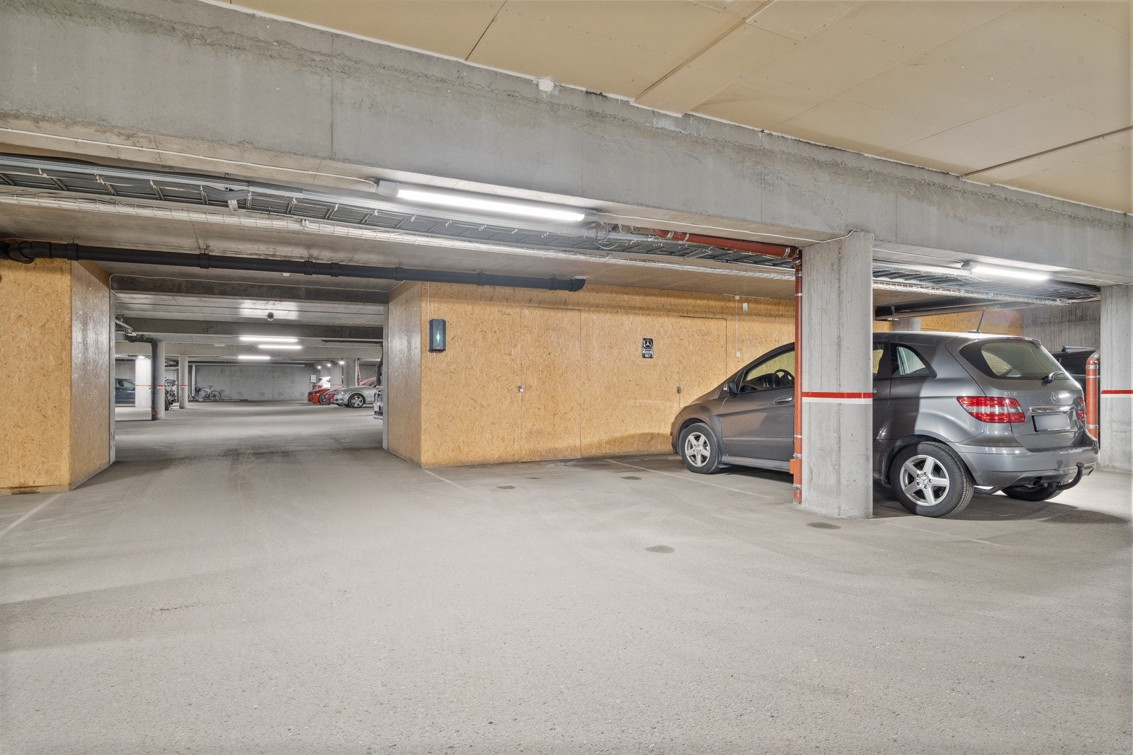 Med leiligheten følger fast P-plass i oppvarmet garasjeanlegg, med EL-billading Galleribilde