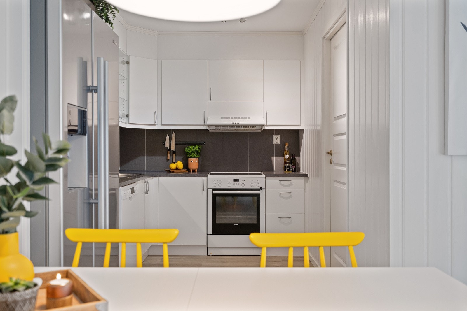 Kjøkkenet fremstår moderne og i god stand. Takstmann har gitt tilstandsgrad 1 Galleribilde