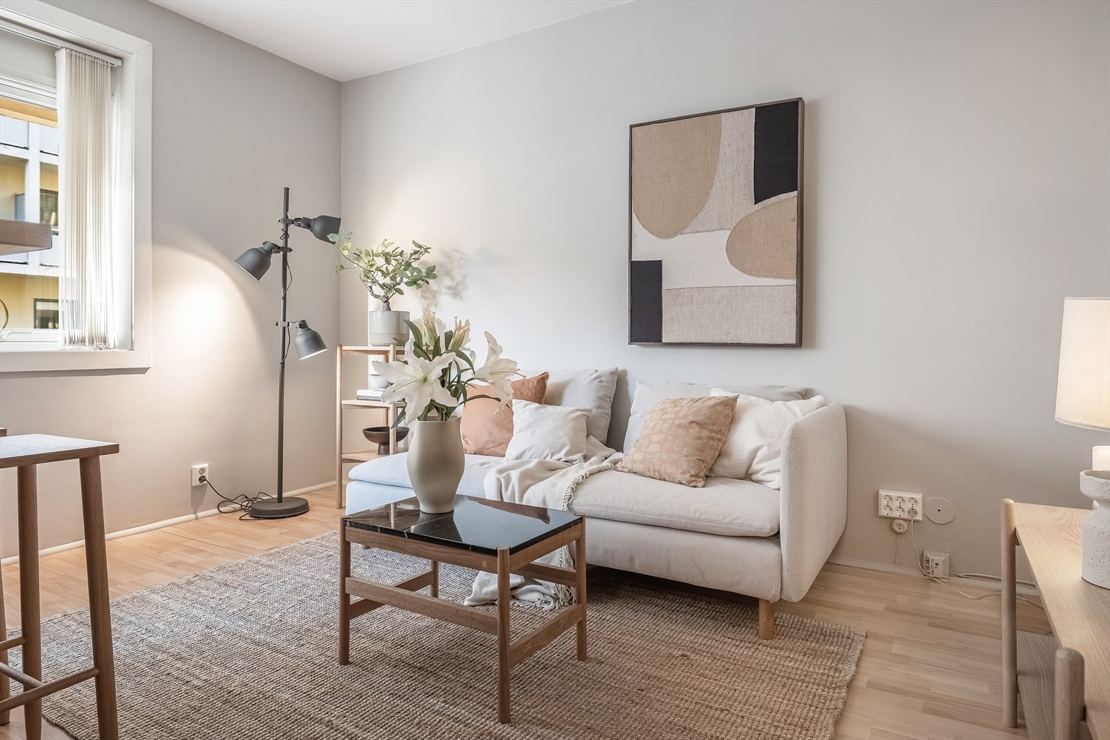 Hele leiligheten har blitt sparklet og malt i 2022. Galleribilde