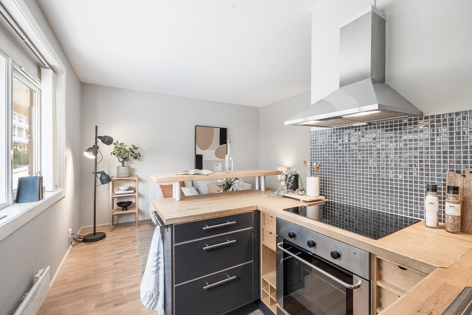 Kjøkkenet har ny kokeplate fra 2022. Galleribilde