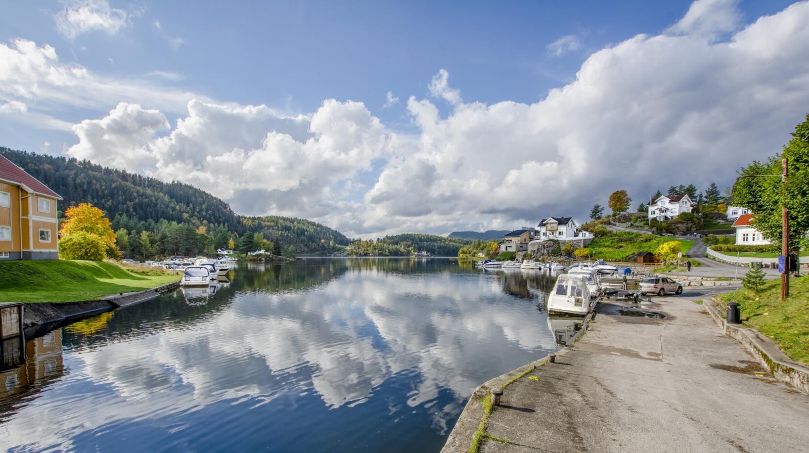 Nærområde til eiendommen - Blant annet aktivt hestemiljø i nærområdene/nabogårdene. Galleribilde