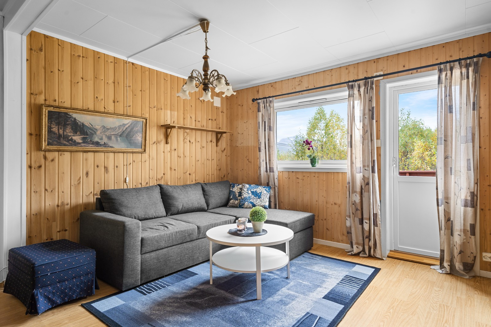 Fra stua er det adkomst til en veranda