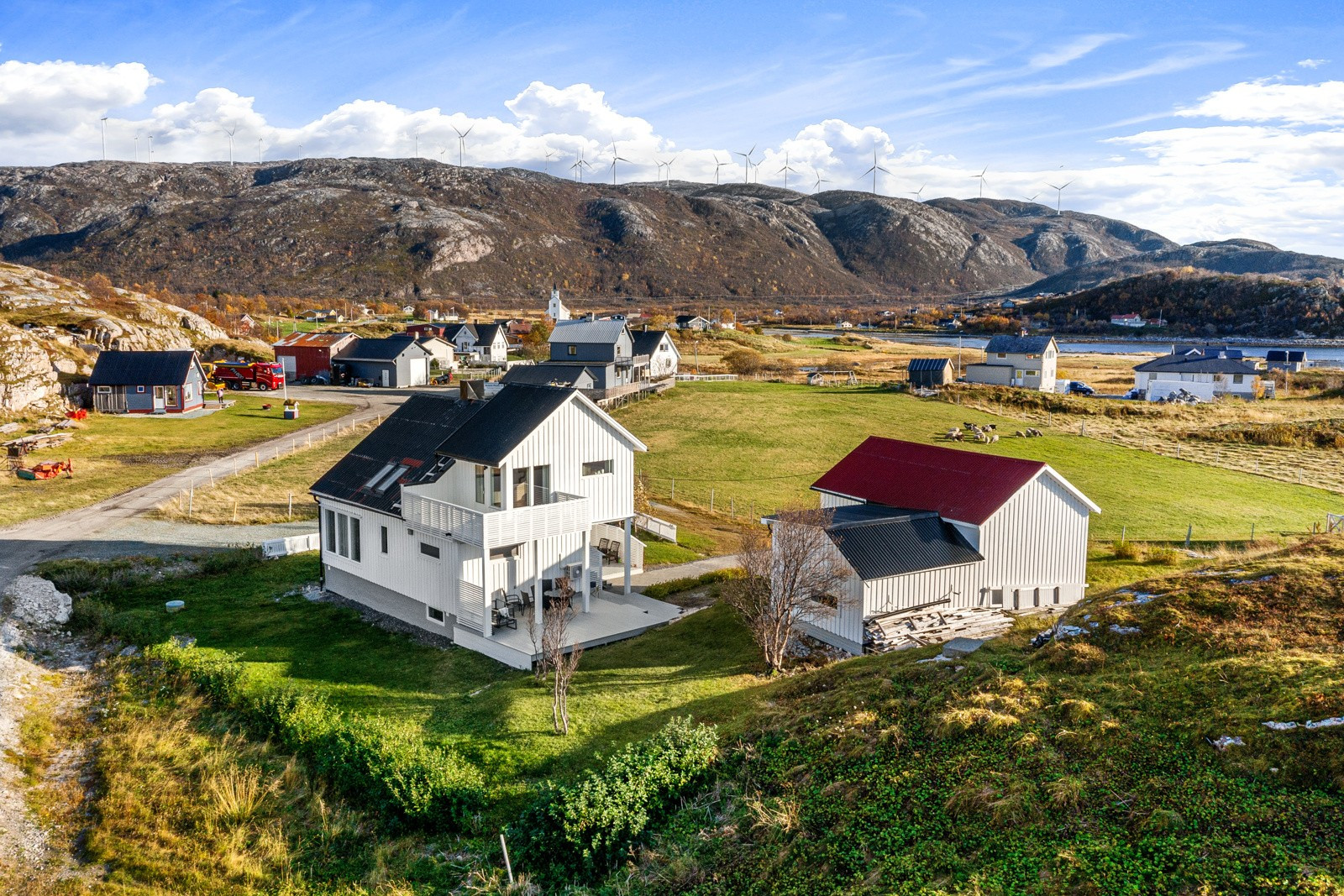 Terrasse og utgang fra loftetasje til veranda