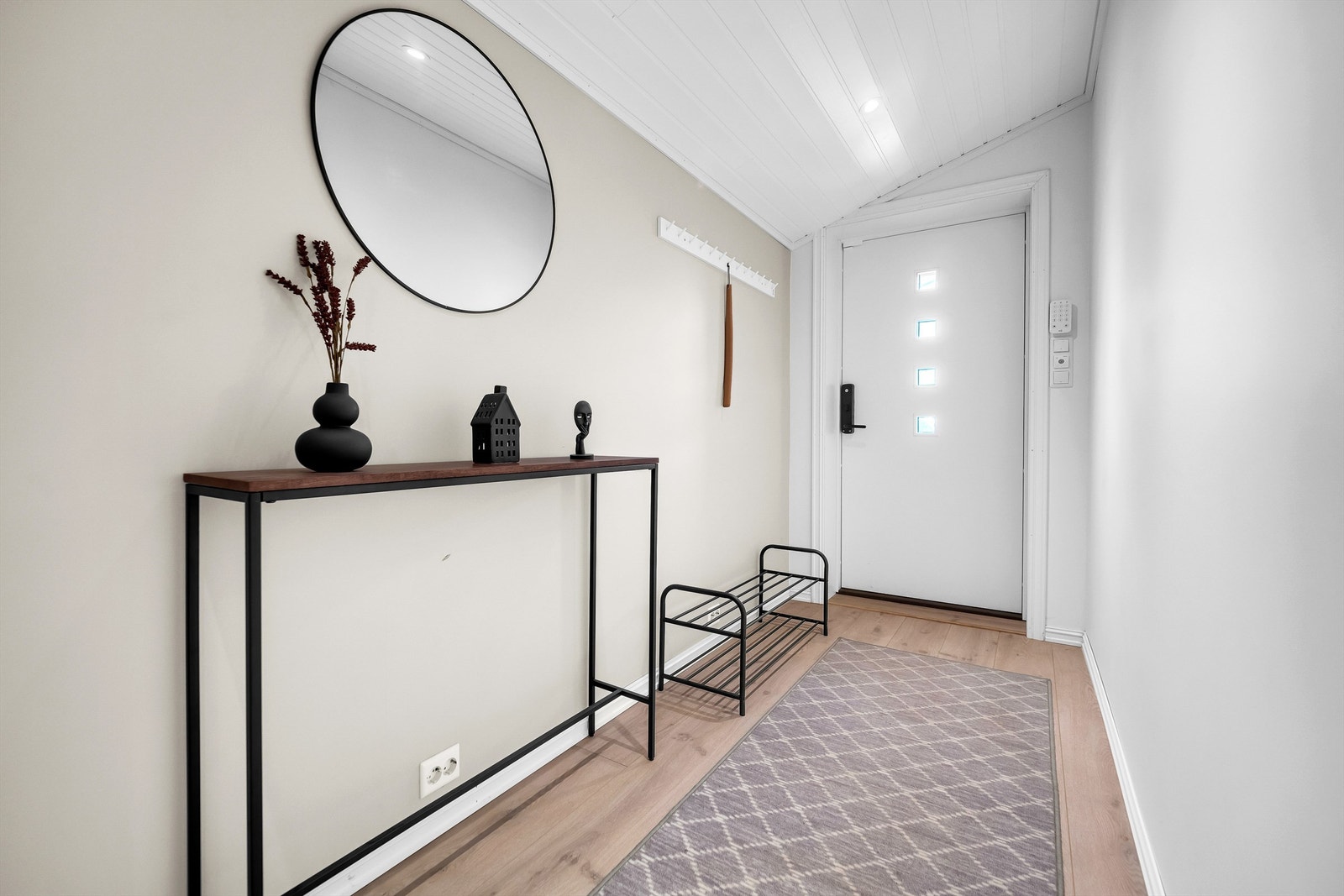 Inngangsdøren er utstyrt med kodelås. Galleribilde