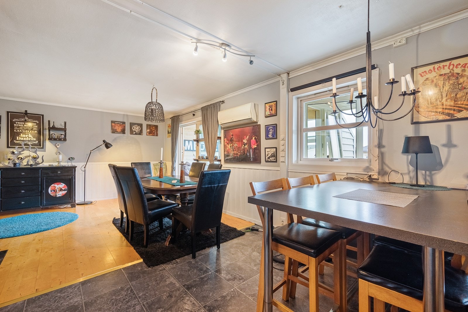 God plass til stort spisebord stuen. Galleribilde