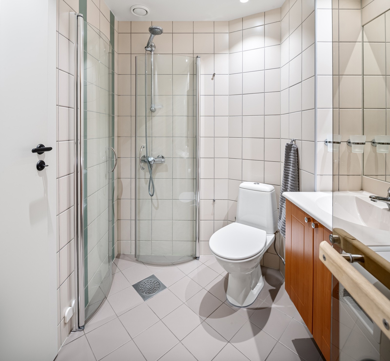 Opplegg for vaskemaskin på badet. Galleribilde