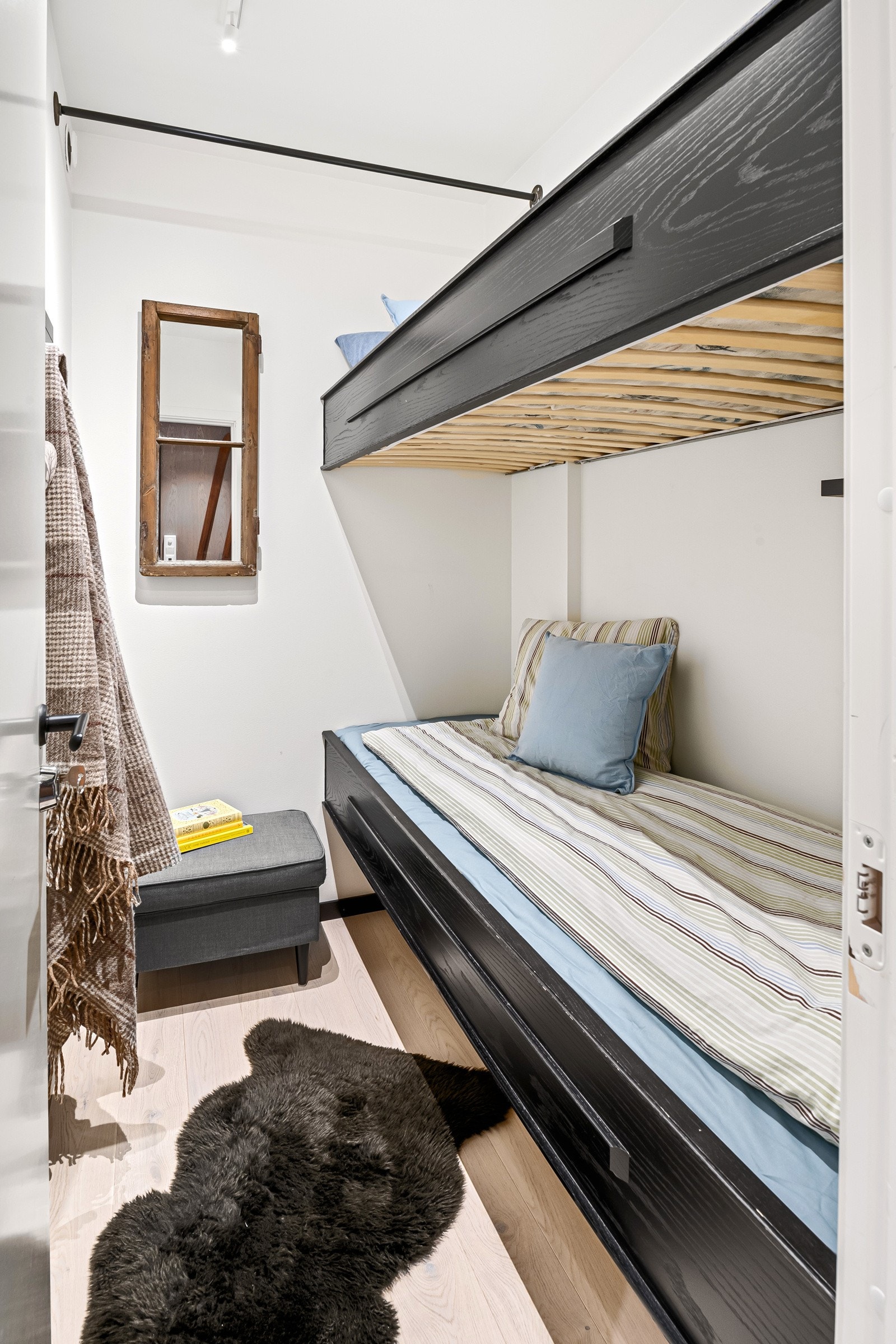 I tillegg har leiligheten en sovealkove med plass til seng. Galleribilde