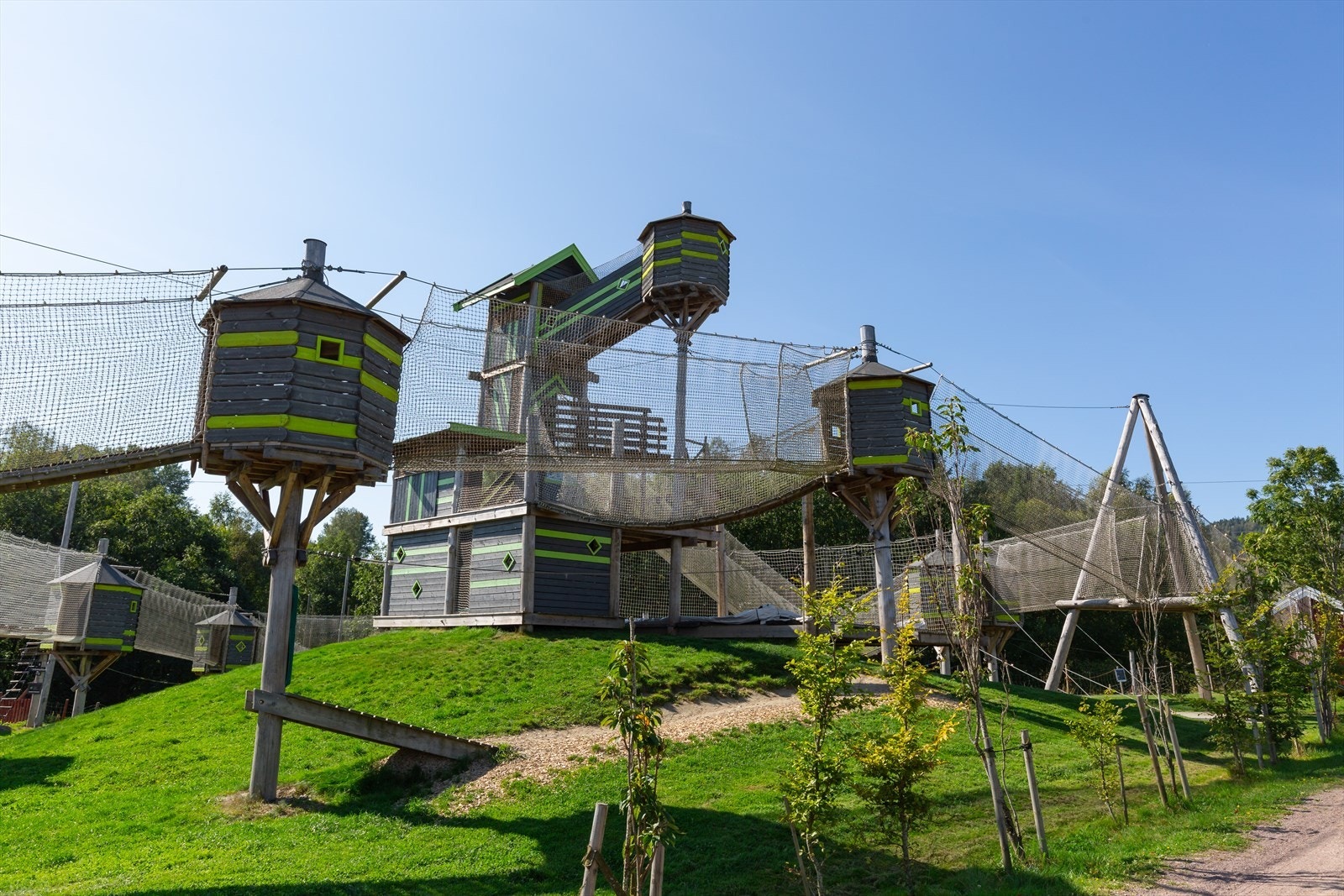 I den populære klatreparken finnes det aktiviteter for både store og små! Galleribilde