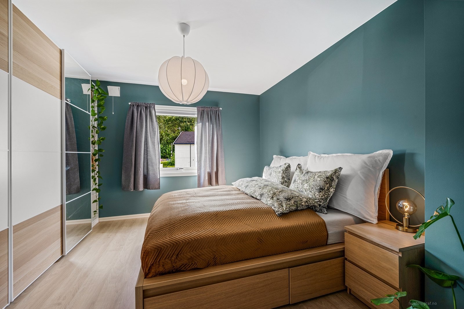 Romslig og godt soverom Galleribilde