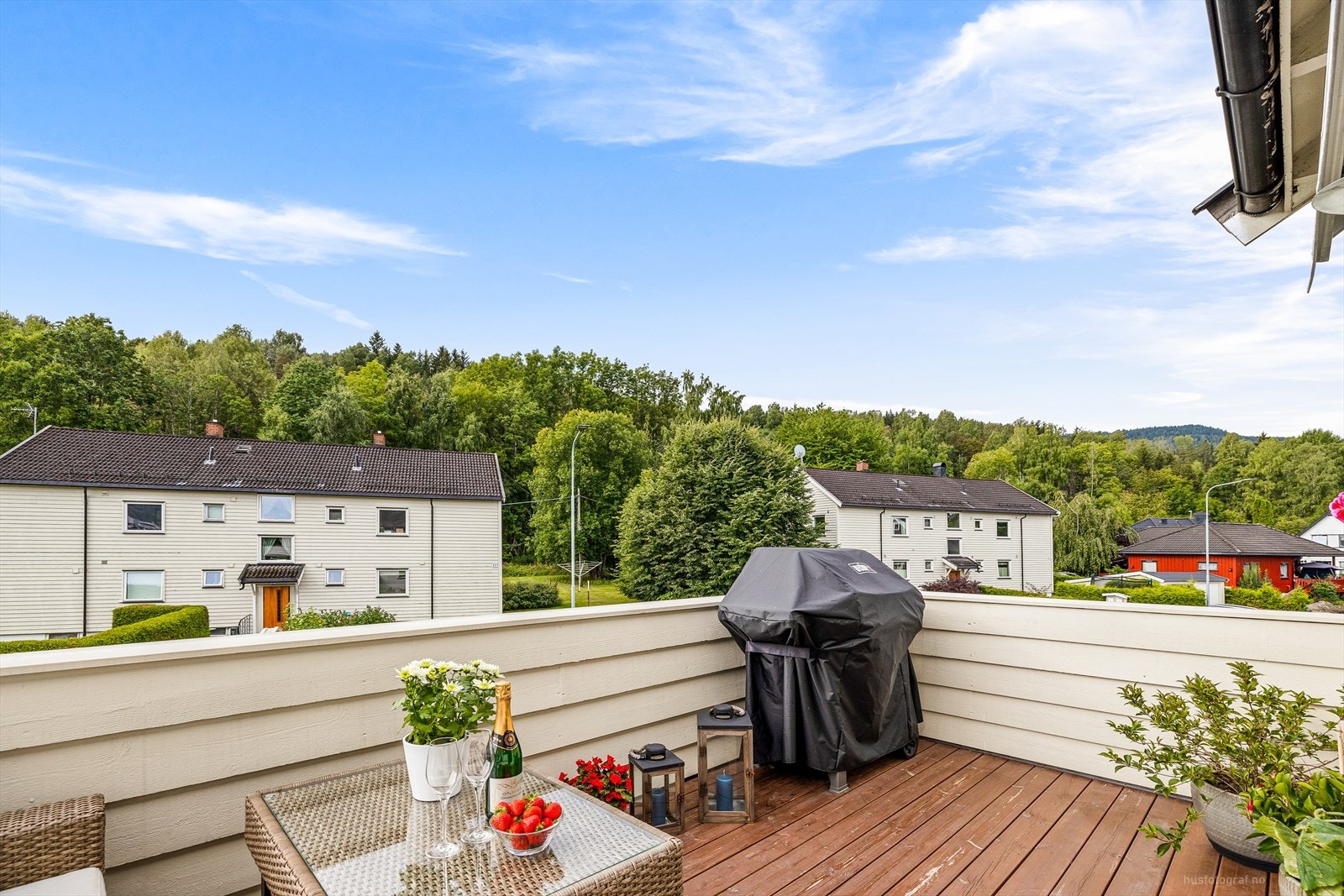 Solrik og fin veranda på 10 kvm Galleribilde