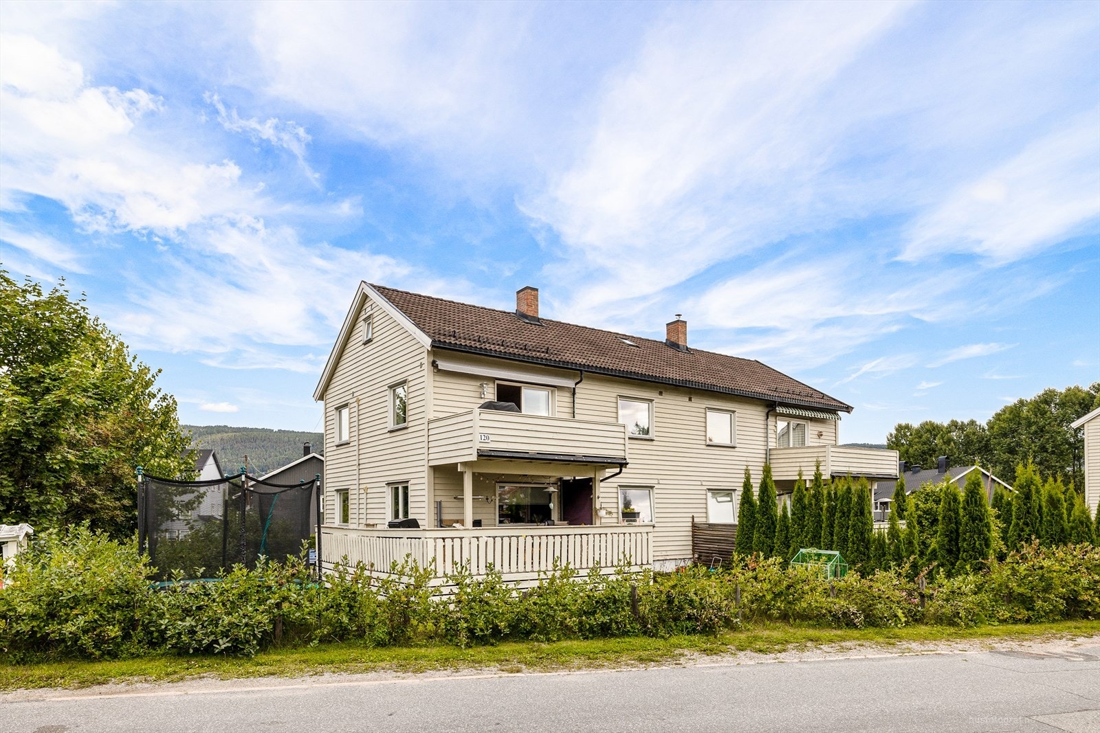 FasadeVelkommen til Skogliveien 120 Galleribilde